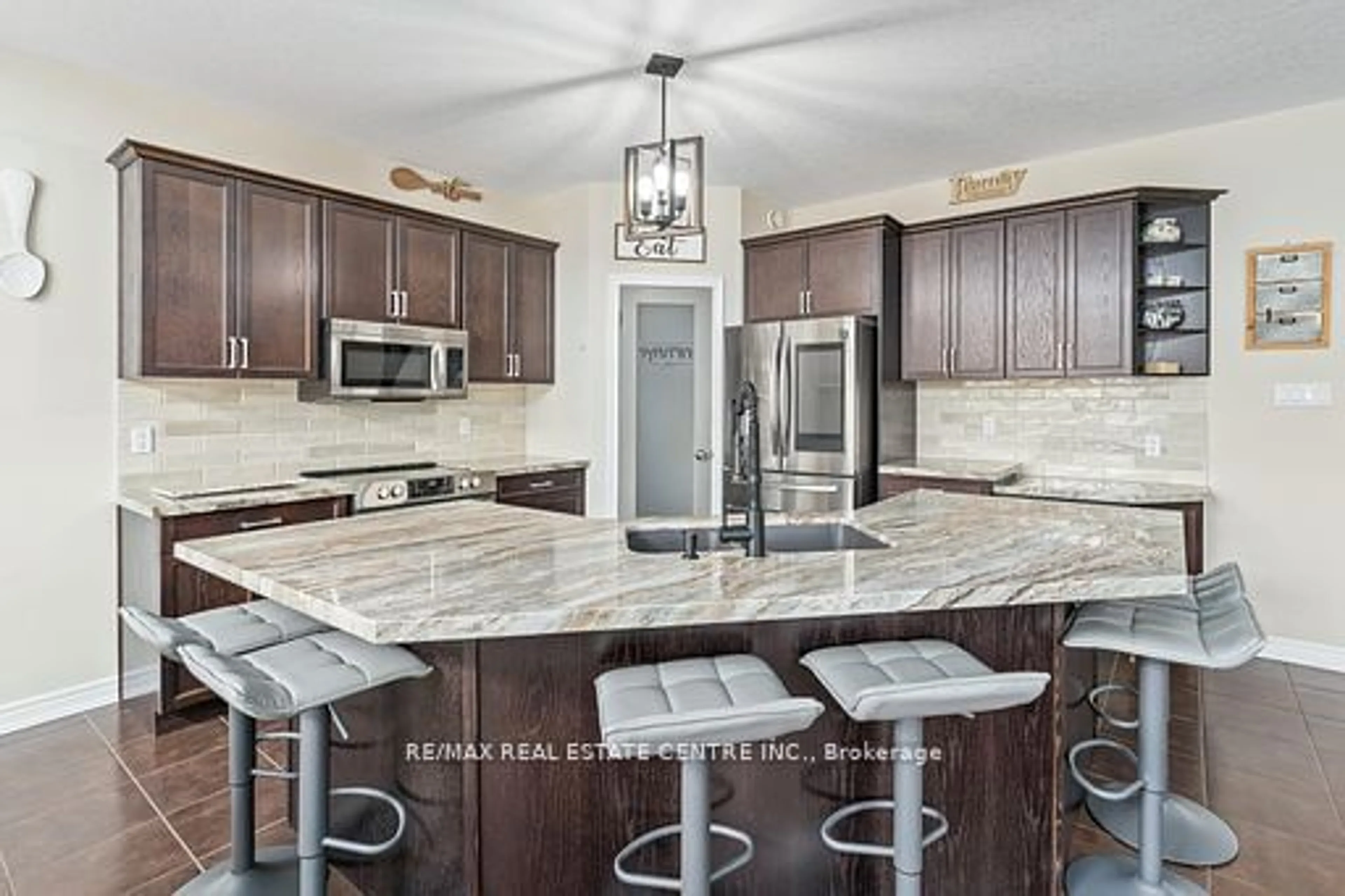 Open concept kitchen for 6 WARDLAW Ave, Orangeville Ontario L9W 6K1