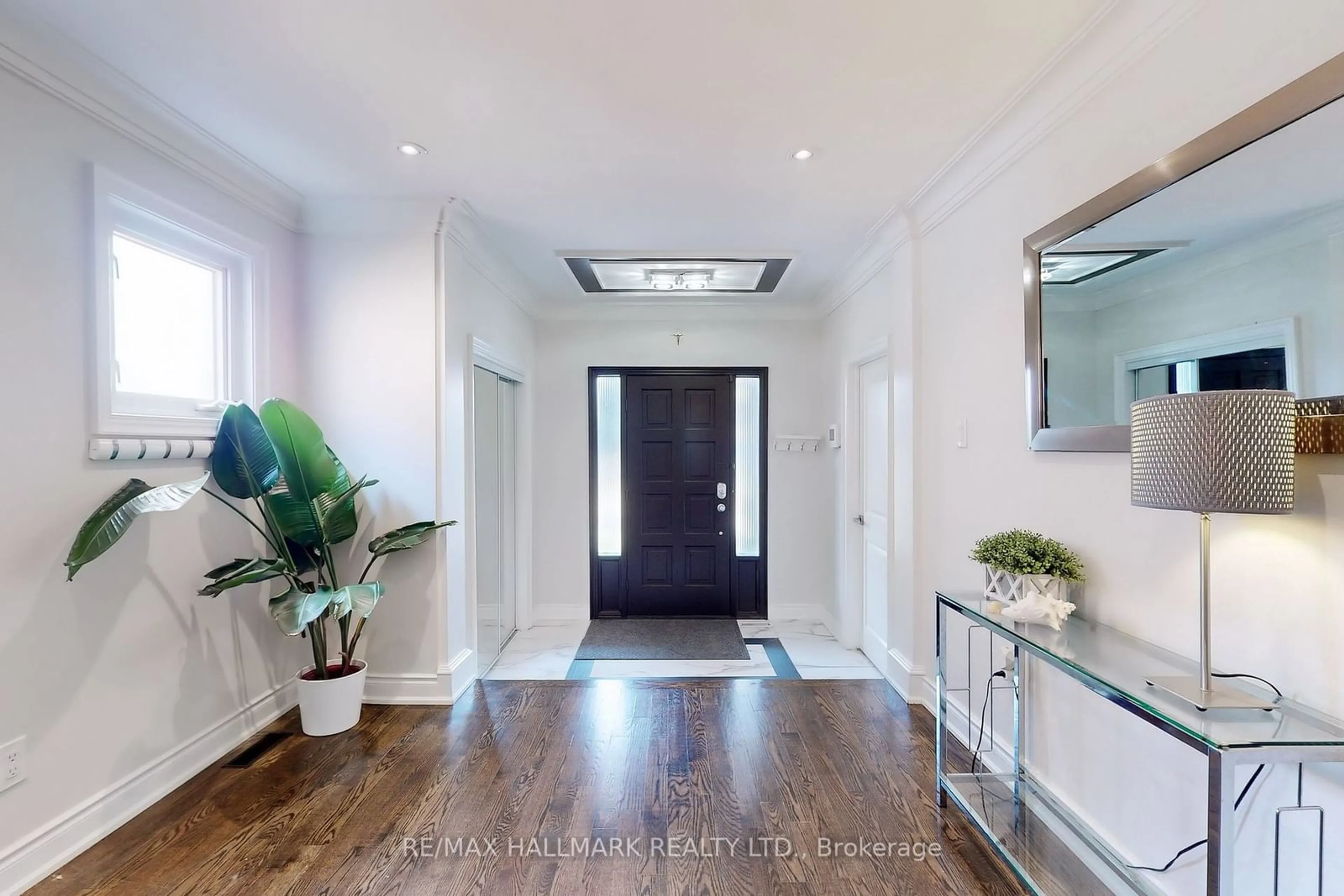 Indoor entryway for 227 Chalfield Lane, Mississauga Ontario L4Z 1L1