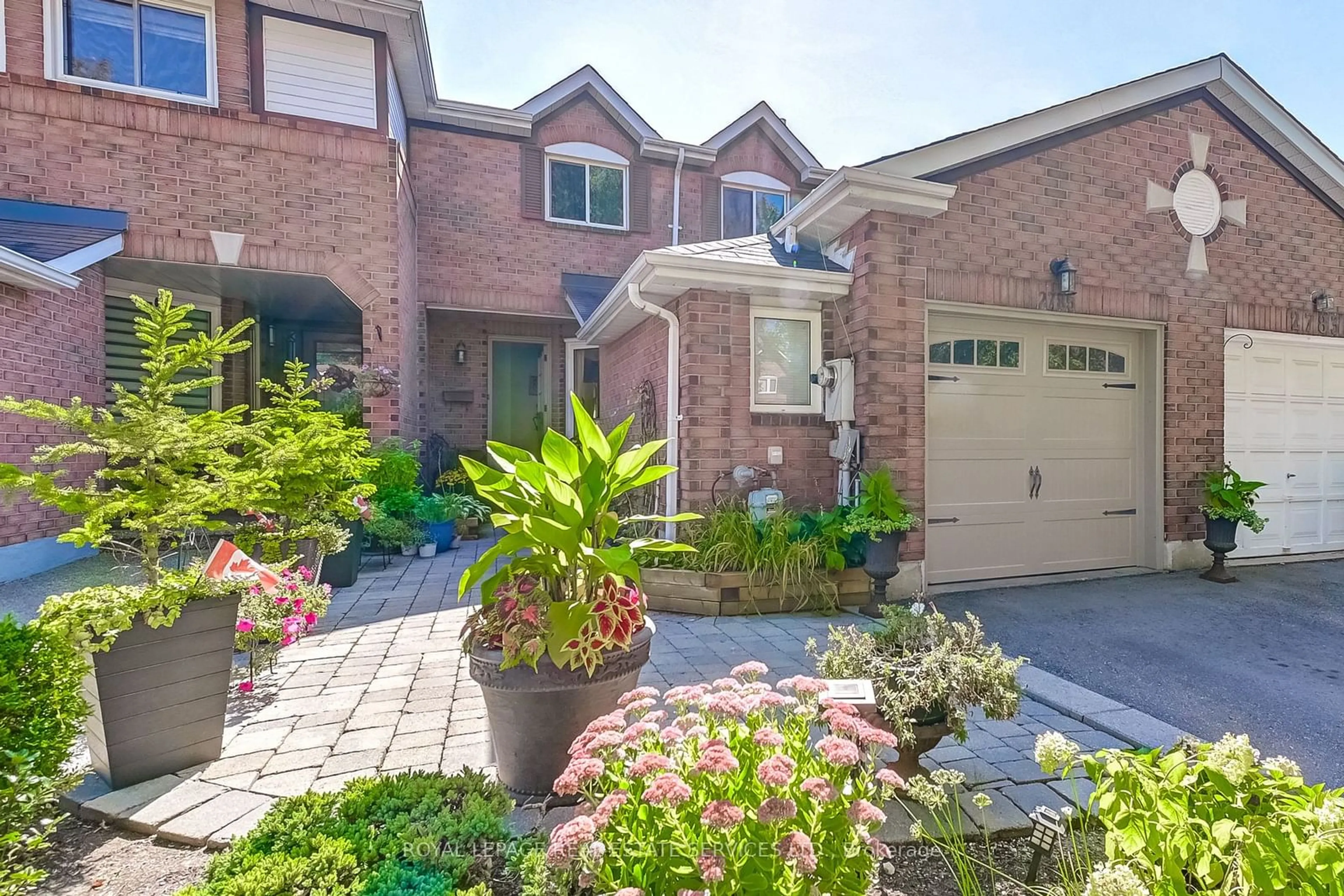 Home with brick exterior material for 2785 Lindholm Cres, Mississauga Ontario L5M 4P7