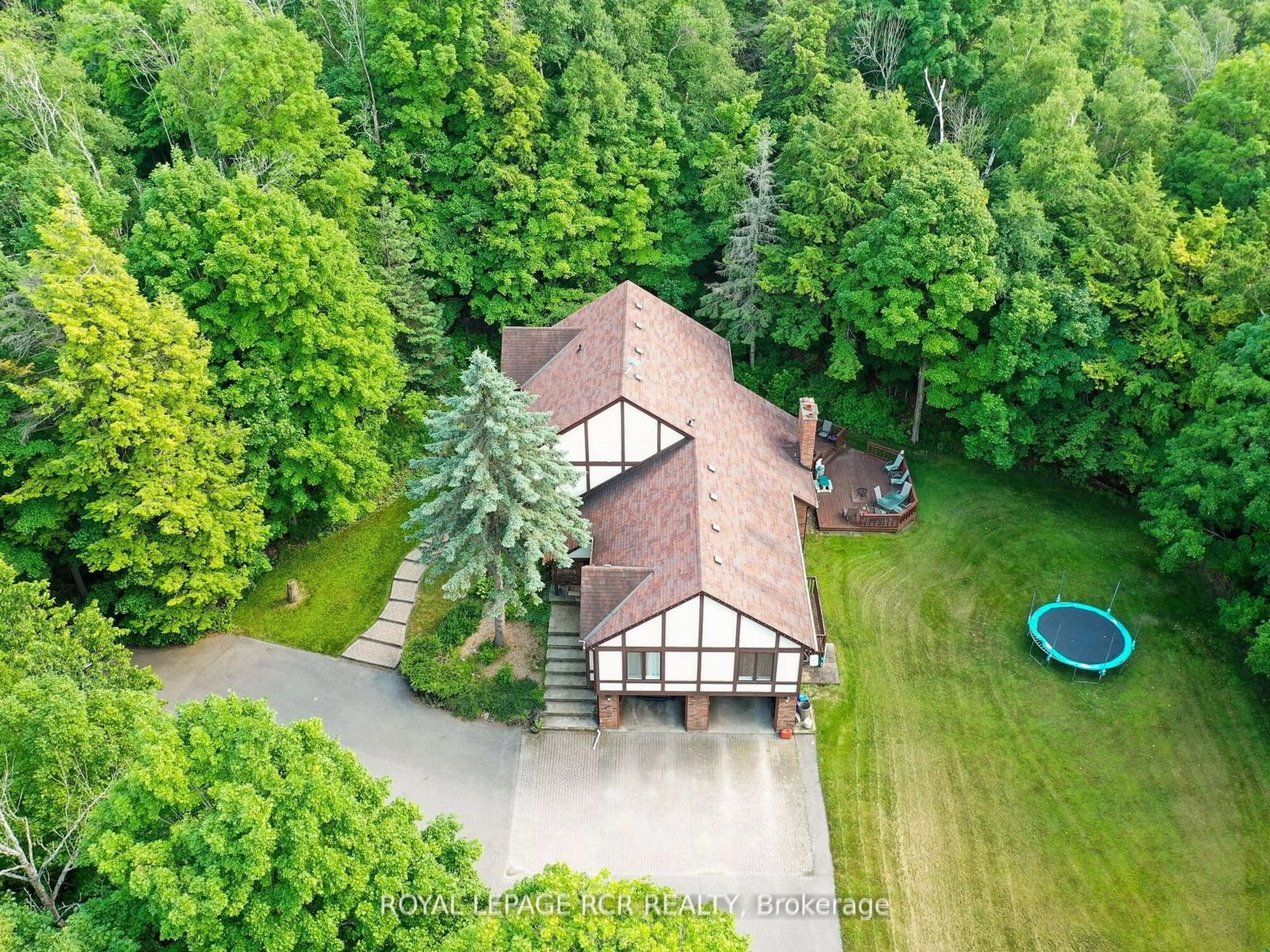 Frontside or backside of a home, cottage for 832 Boston Mills Rd, Caledon Ontario L7C 0L7