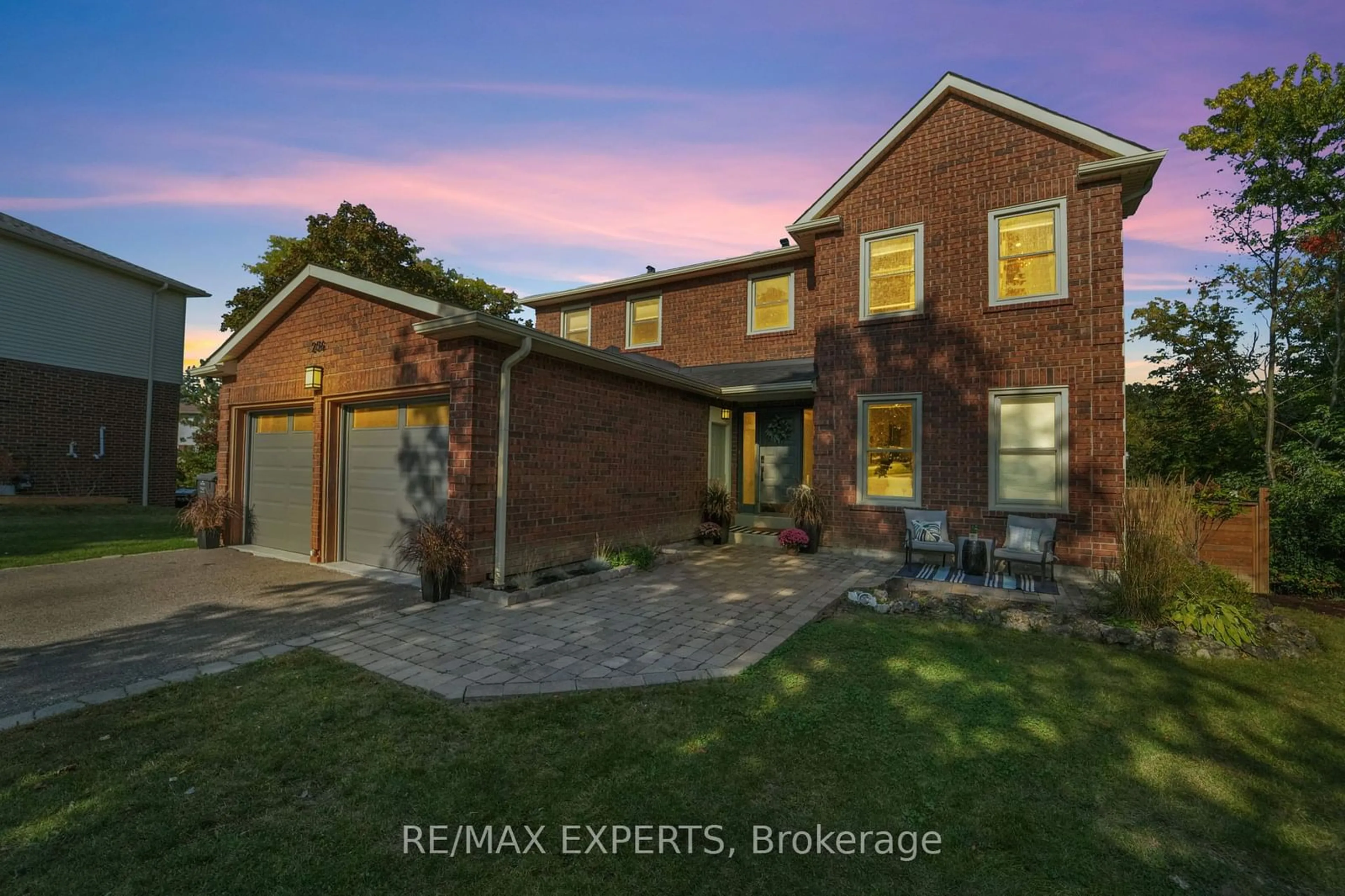 Home with brick exterior material for 256 Maidestone Crt, Caledon Ontario L7E 3V2