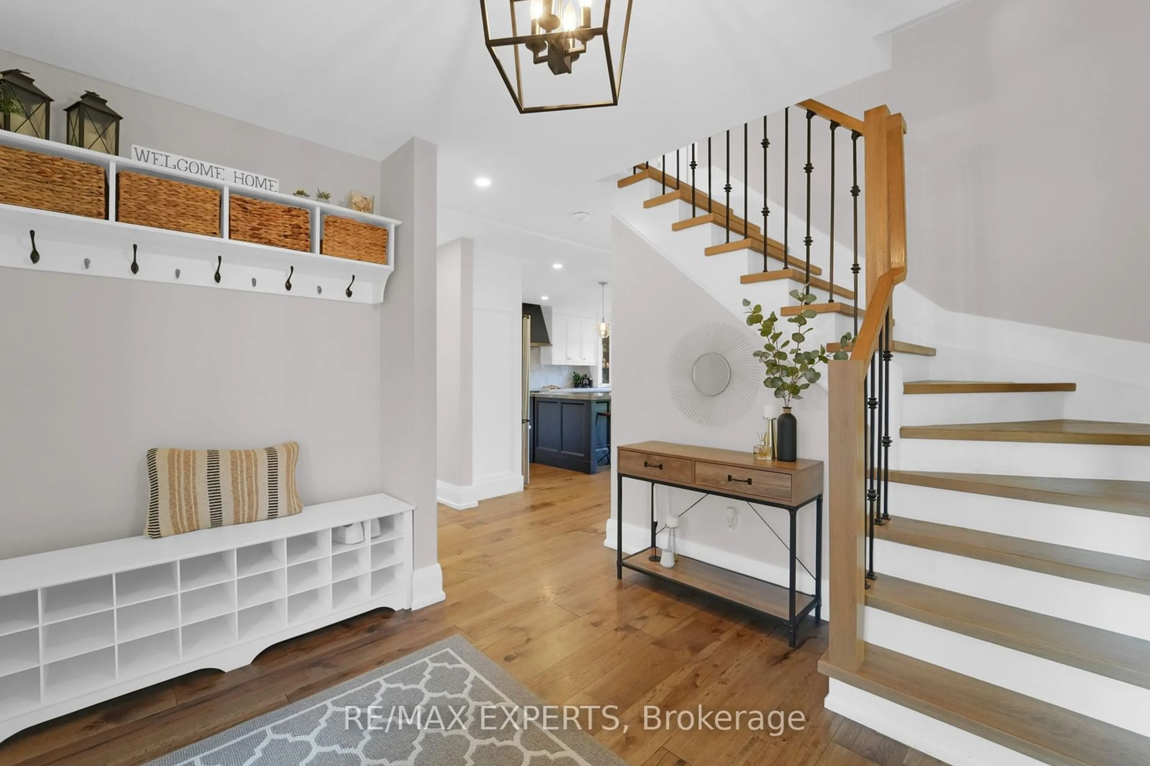 Indoor entryway for 256 Maidestone Crt, Caledon Ontario L7E 3V2