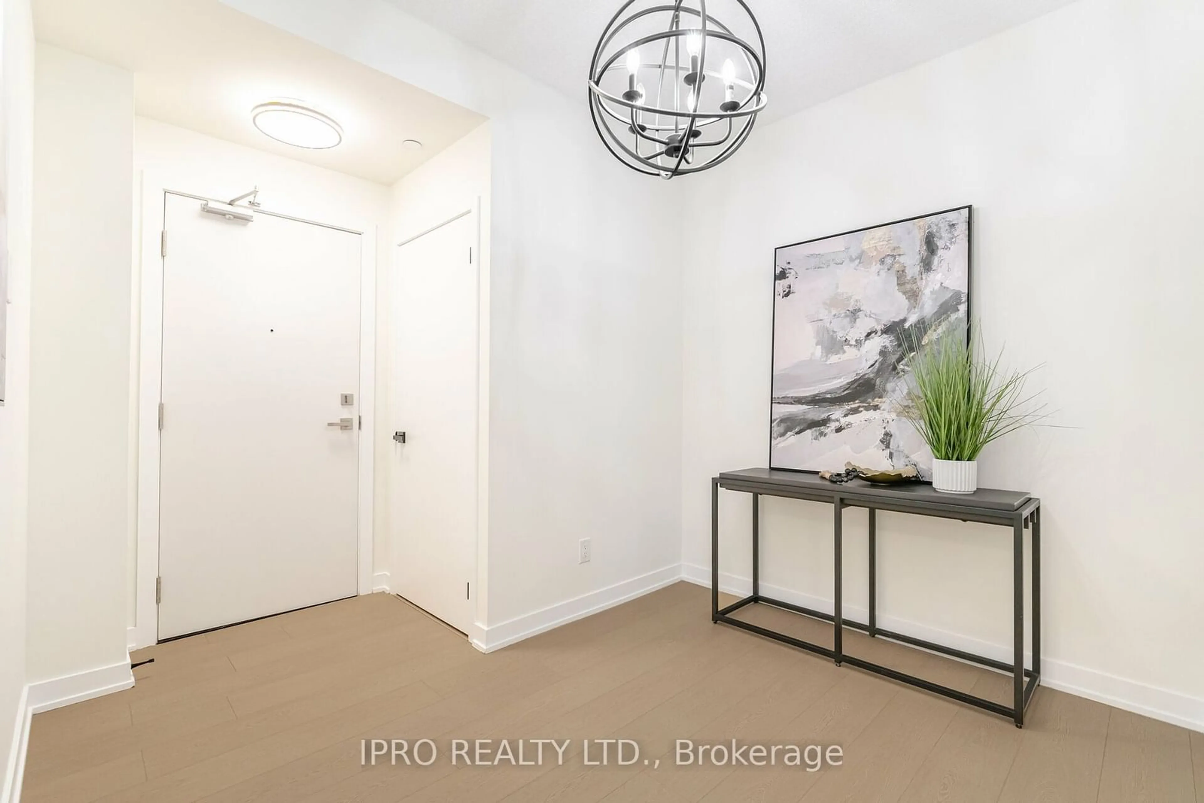 Indoor entryway for 4011 Brickstone Mews #1107, Mississauga Ontario L5B 0J7