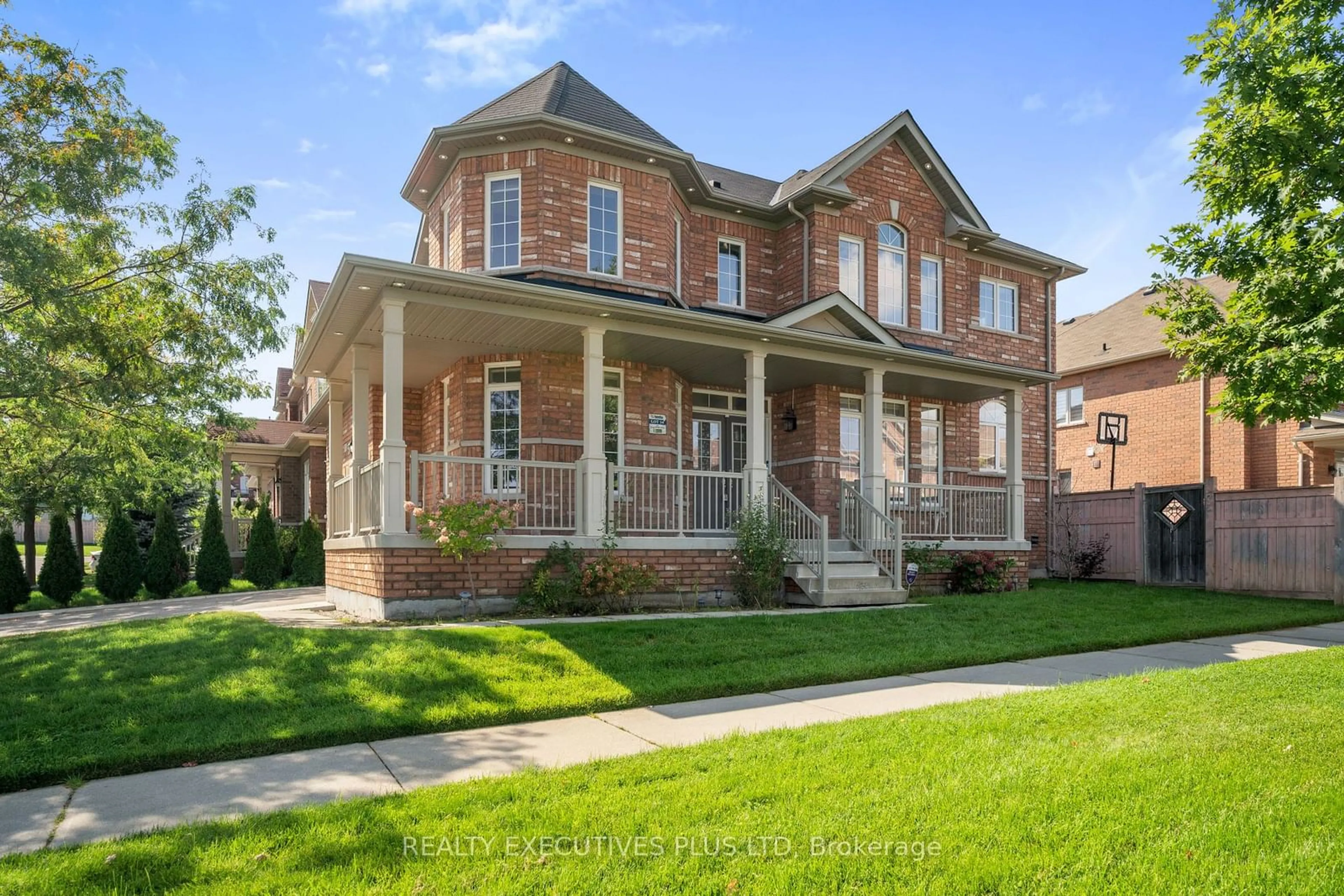 Home with brick exterior material for 142 George Robinson Dr, Brampton Ontario L6Y 2X6