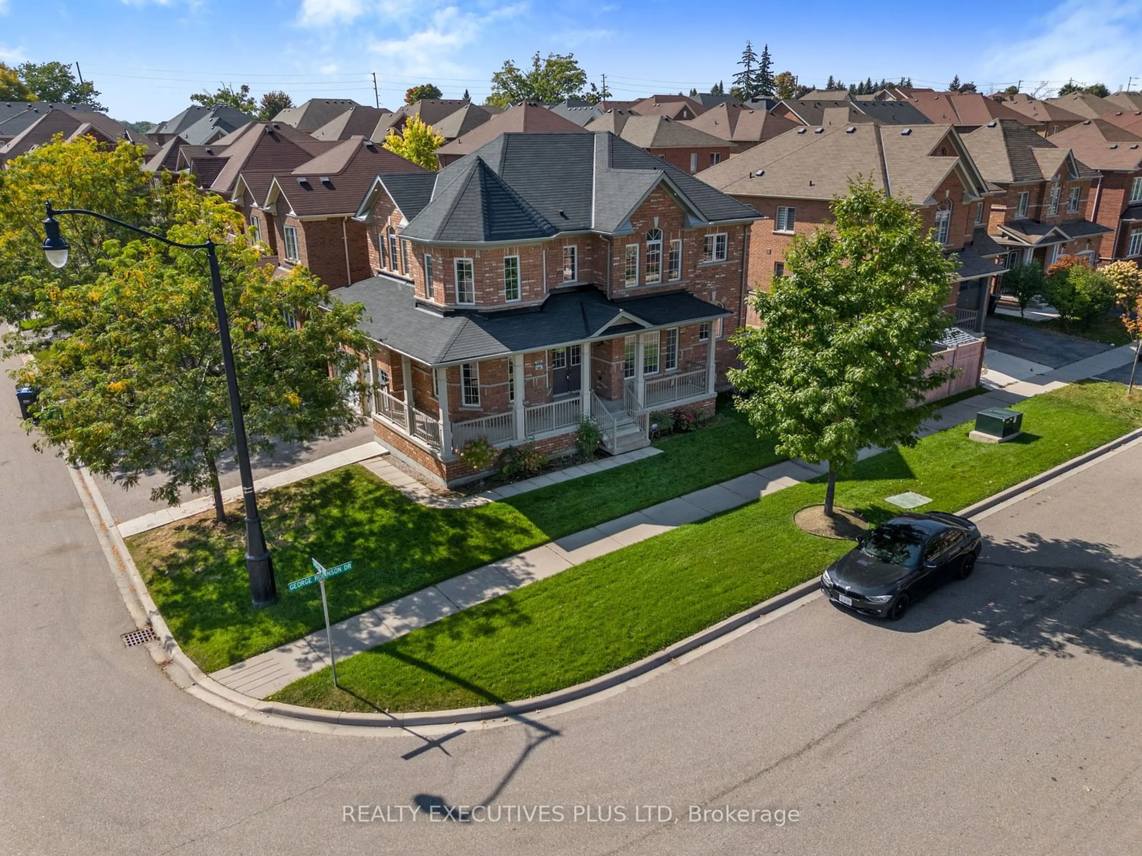 Frontside or backside of a home, the street view for 142 George Robinson Dr, Brampton Ontario L6Y 2X6