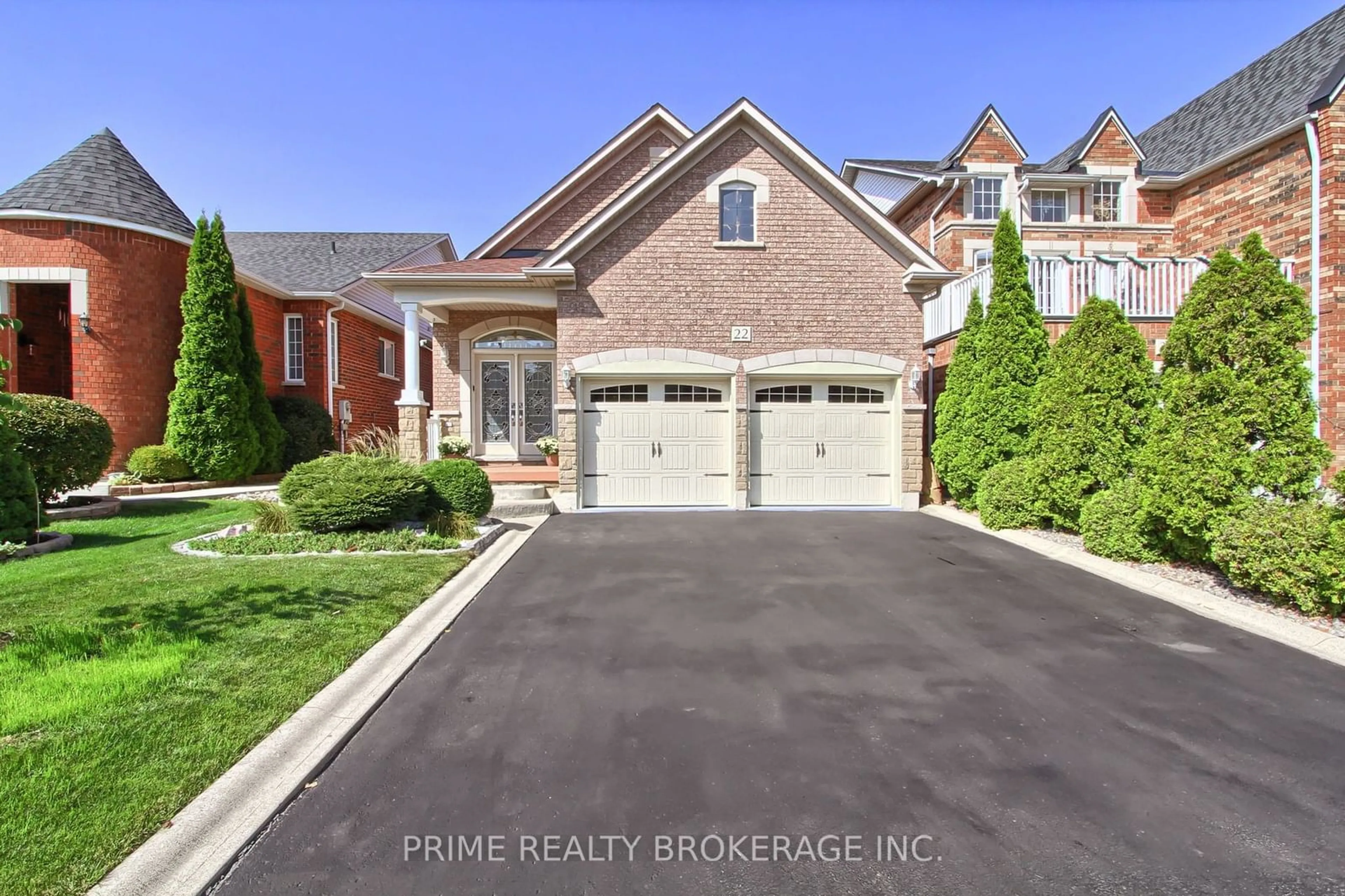 Frontside or backside of a home, the street view for 22 Bonistel Cres, Brampton Ontario L7A 2R3