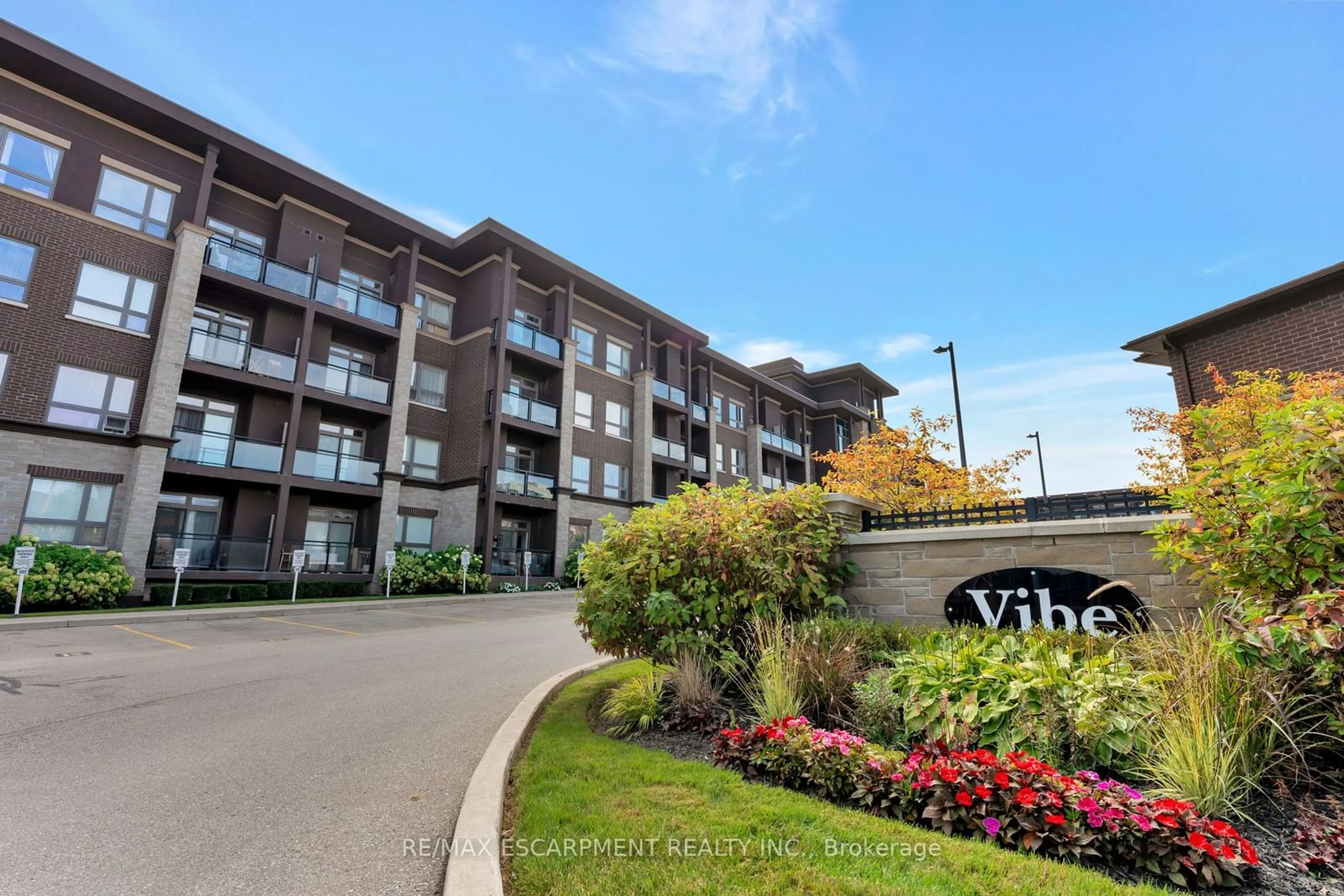 A pic from exterior of the house or condo, the street view for 5010 Corporate Dr #418, Burlington Ontario L7L 0H6