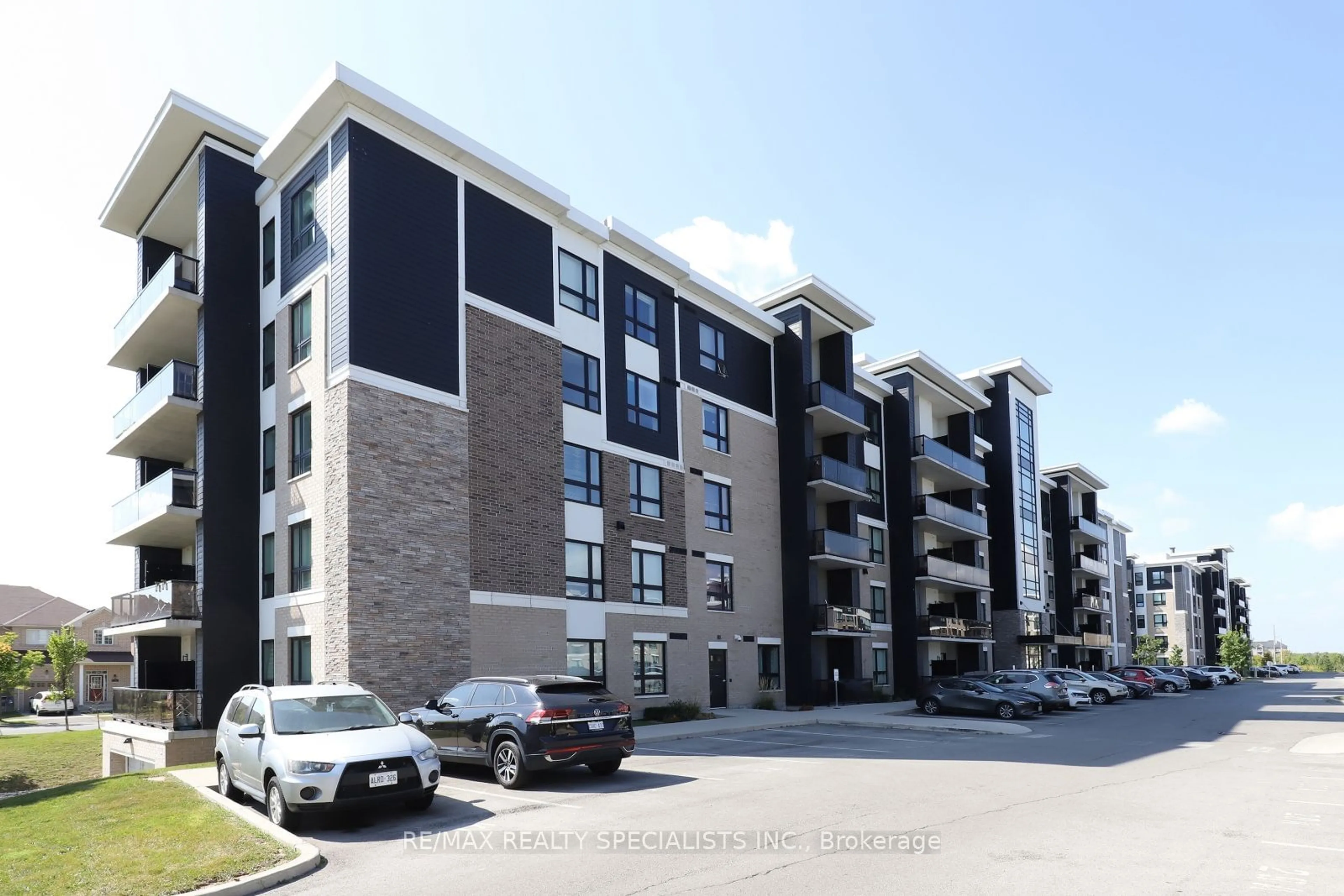 A pic from exterior of the house or condo, the front or back of building for 650 Sauve St #501, Milton Ontario L9T 9A8