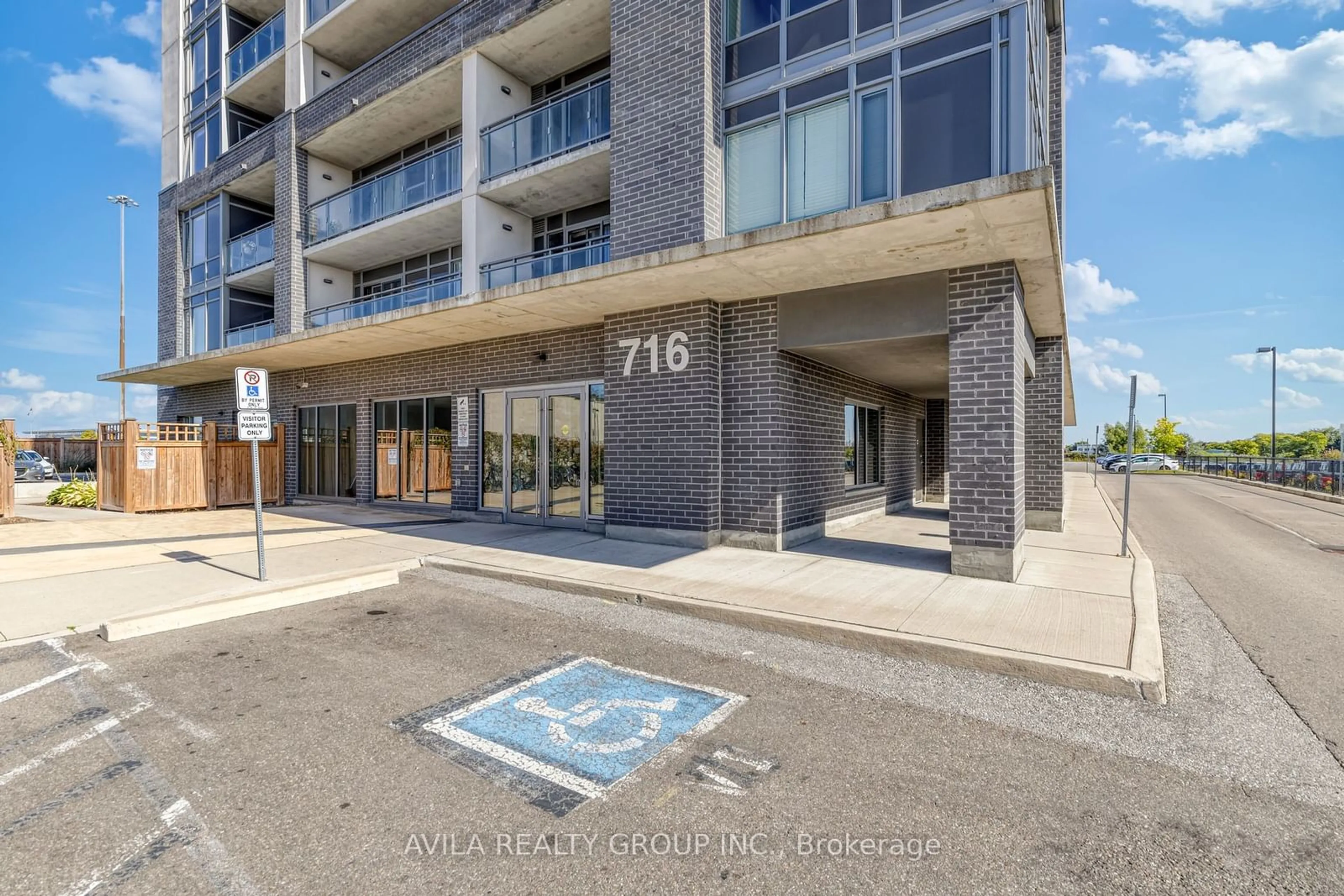 A pic from exterior of the house or condo for 716 Main St #102, Milton Ontario L9T 3P6