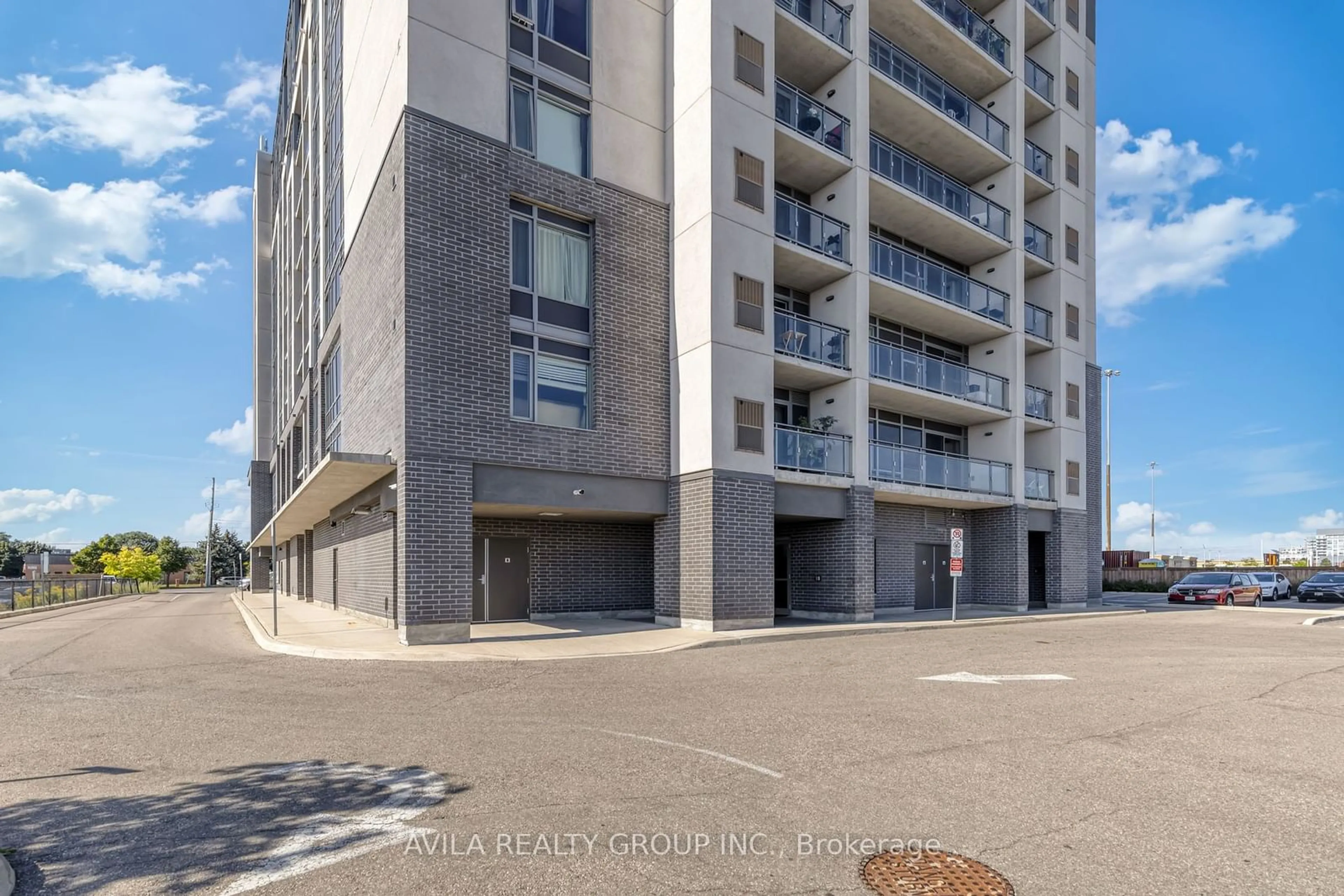 A pic from exterior of the house or condo for 716 Main St #102, Milton Ontario L9T 3P6