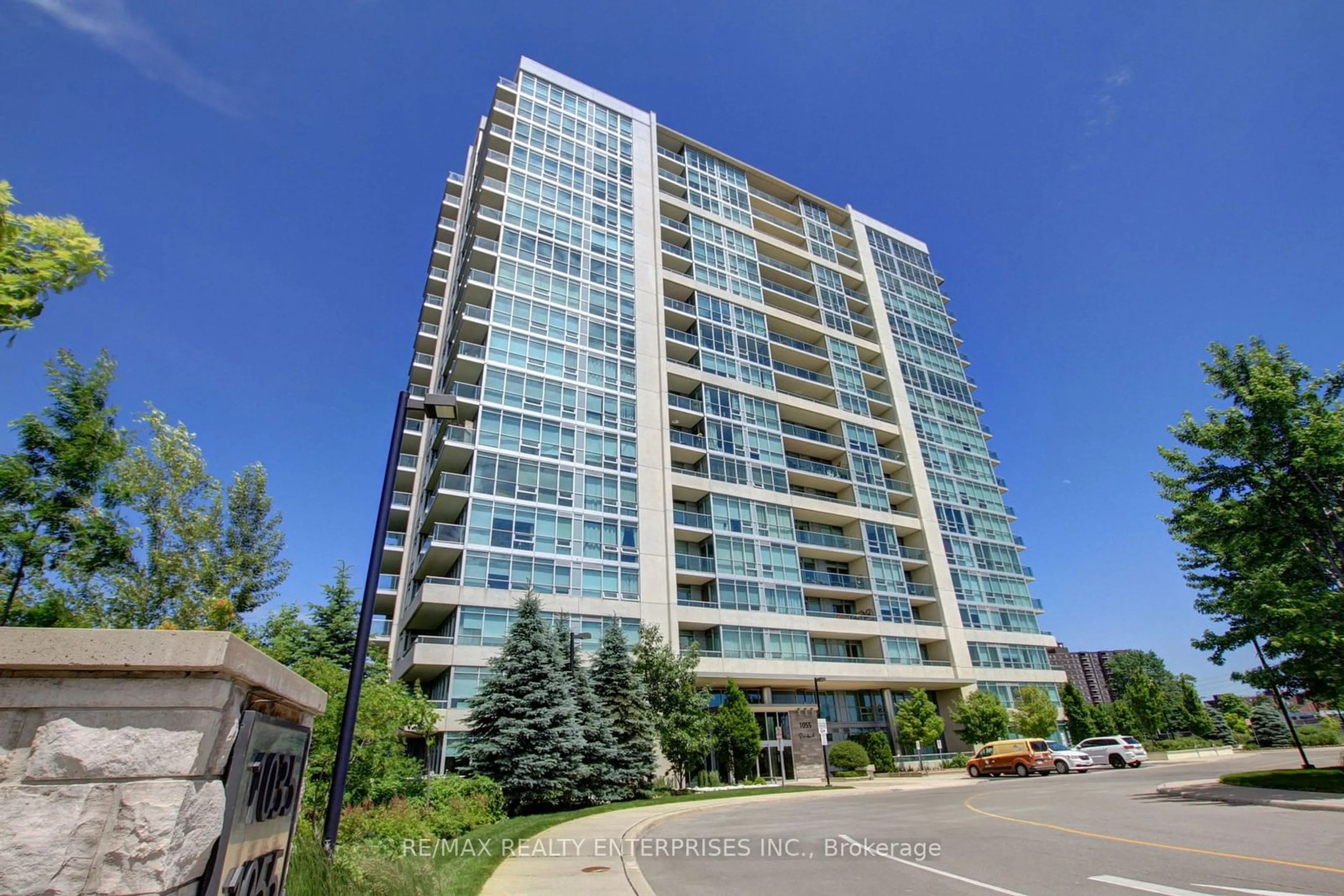 A pic from exterior of the house or condo for 1055 Southdown Rd #914, Mississauga Ontario L5J 0A3