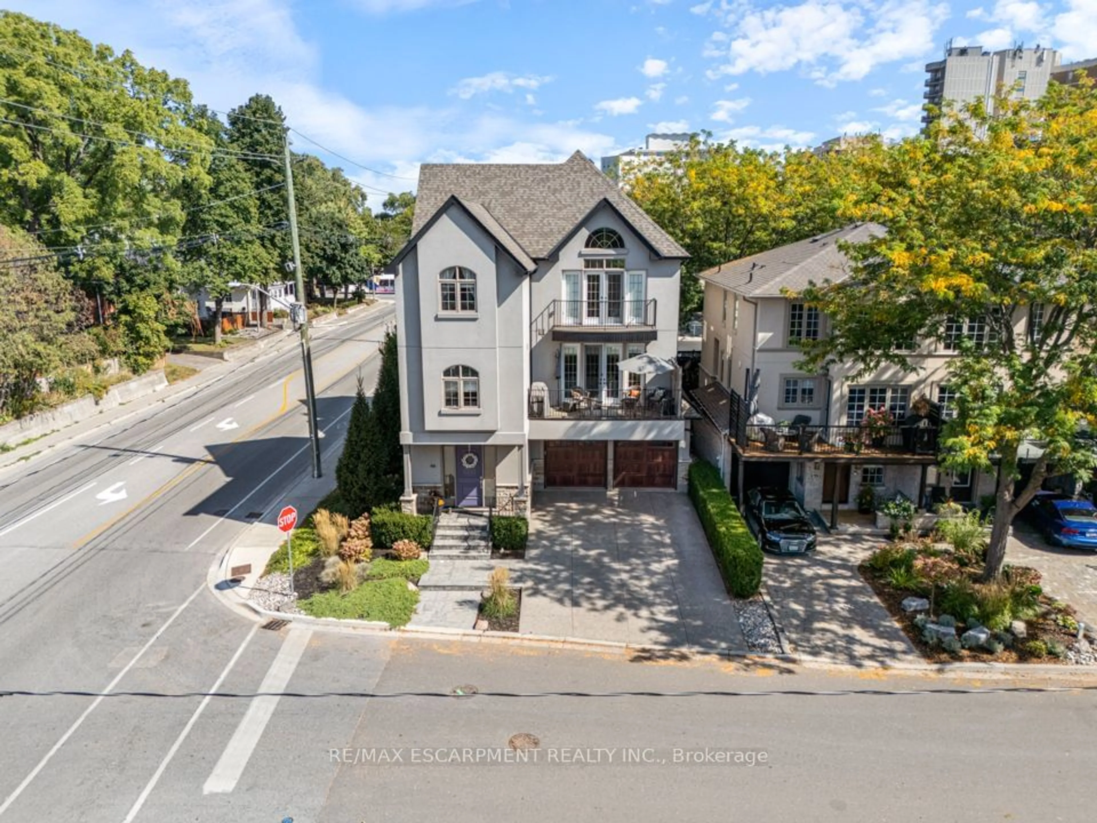 Frontside or backside of a home for 139 Wilson St, Oakville Ontario L6K 3G9