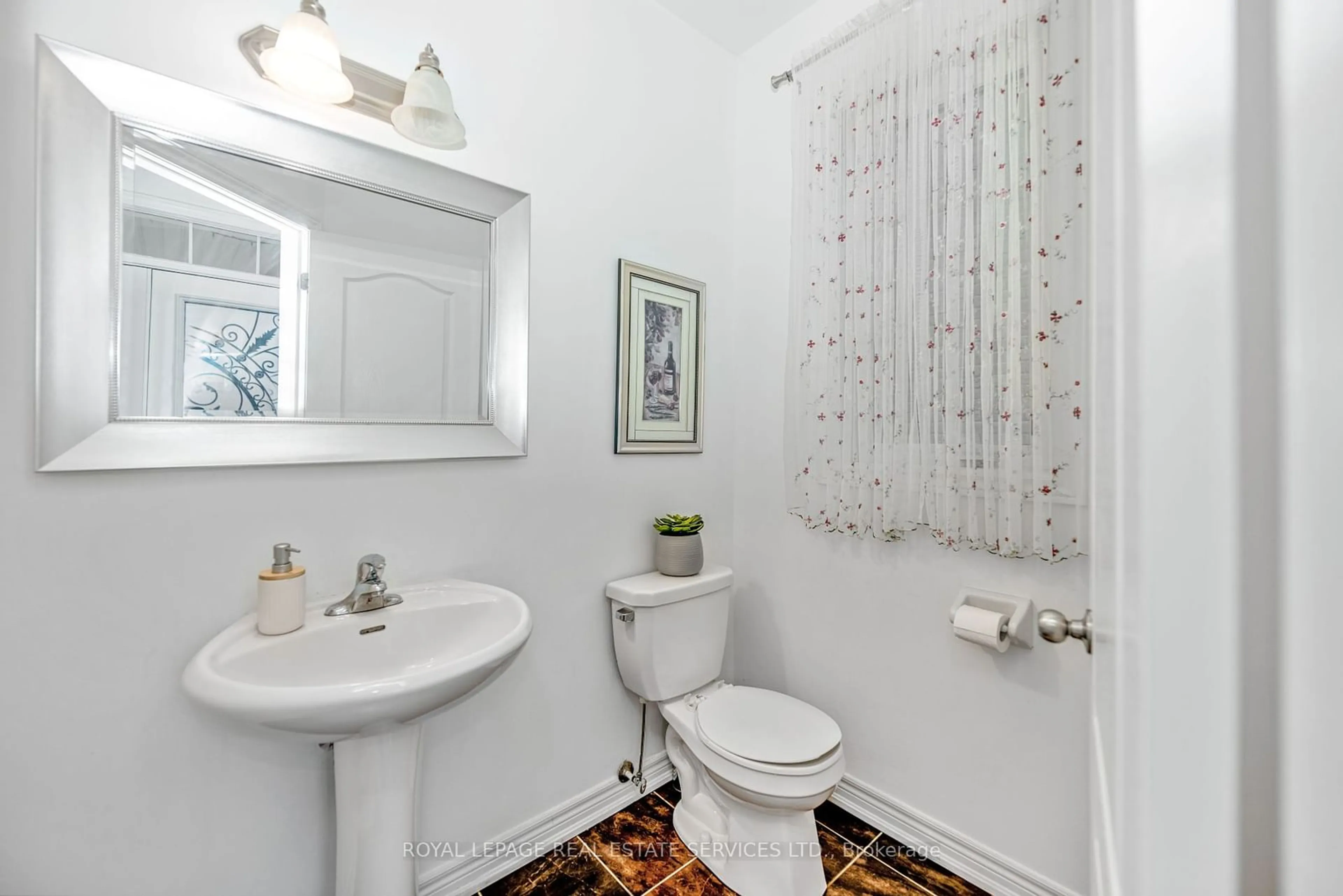 Standard bathroom, unknown floor for 16 Rougebank Ave, Caledon Ontario L7C 3V1