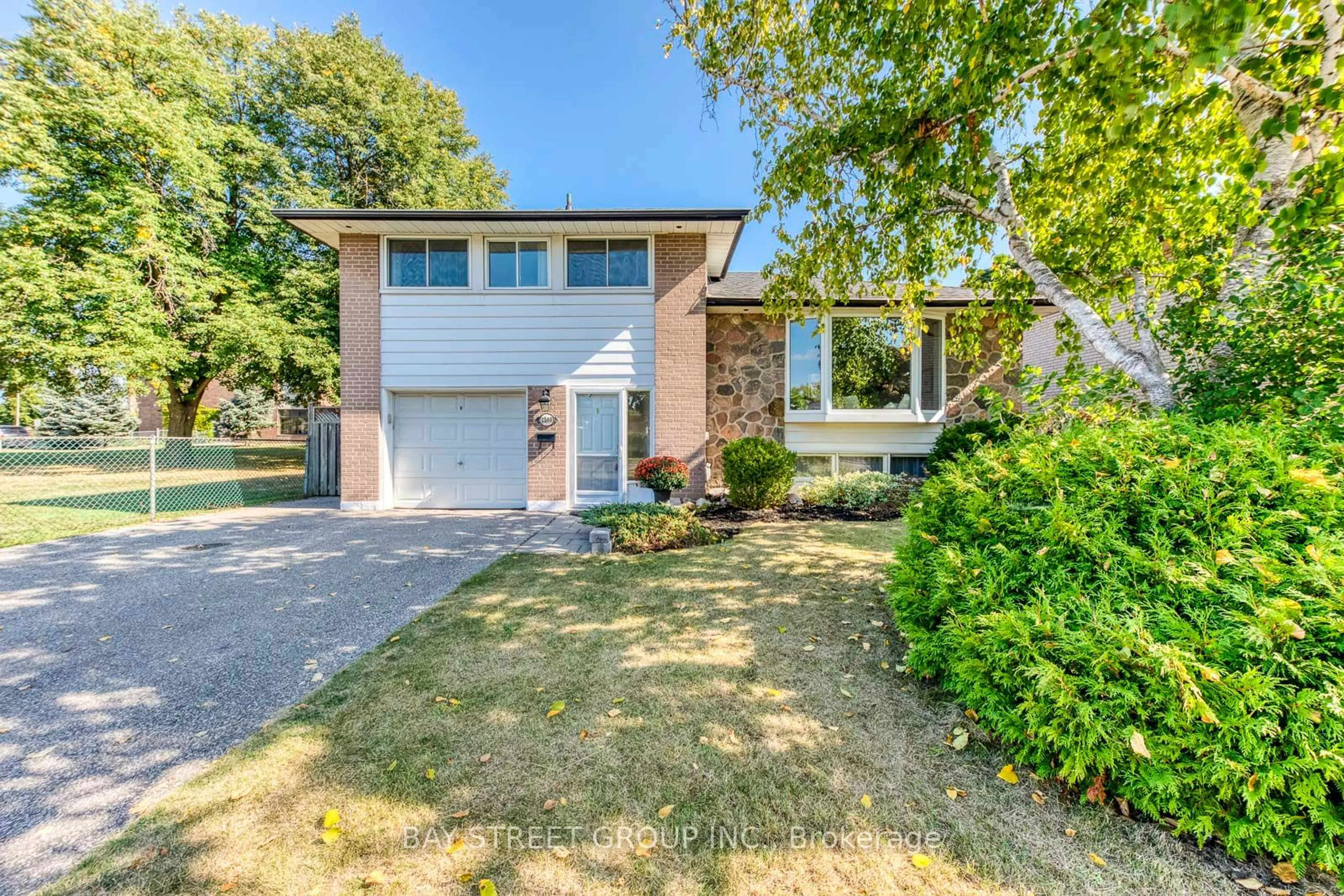 Frontside or backside of a home for 1349 Kelly Rd, Mississauga Ontario L5J 3V1