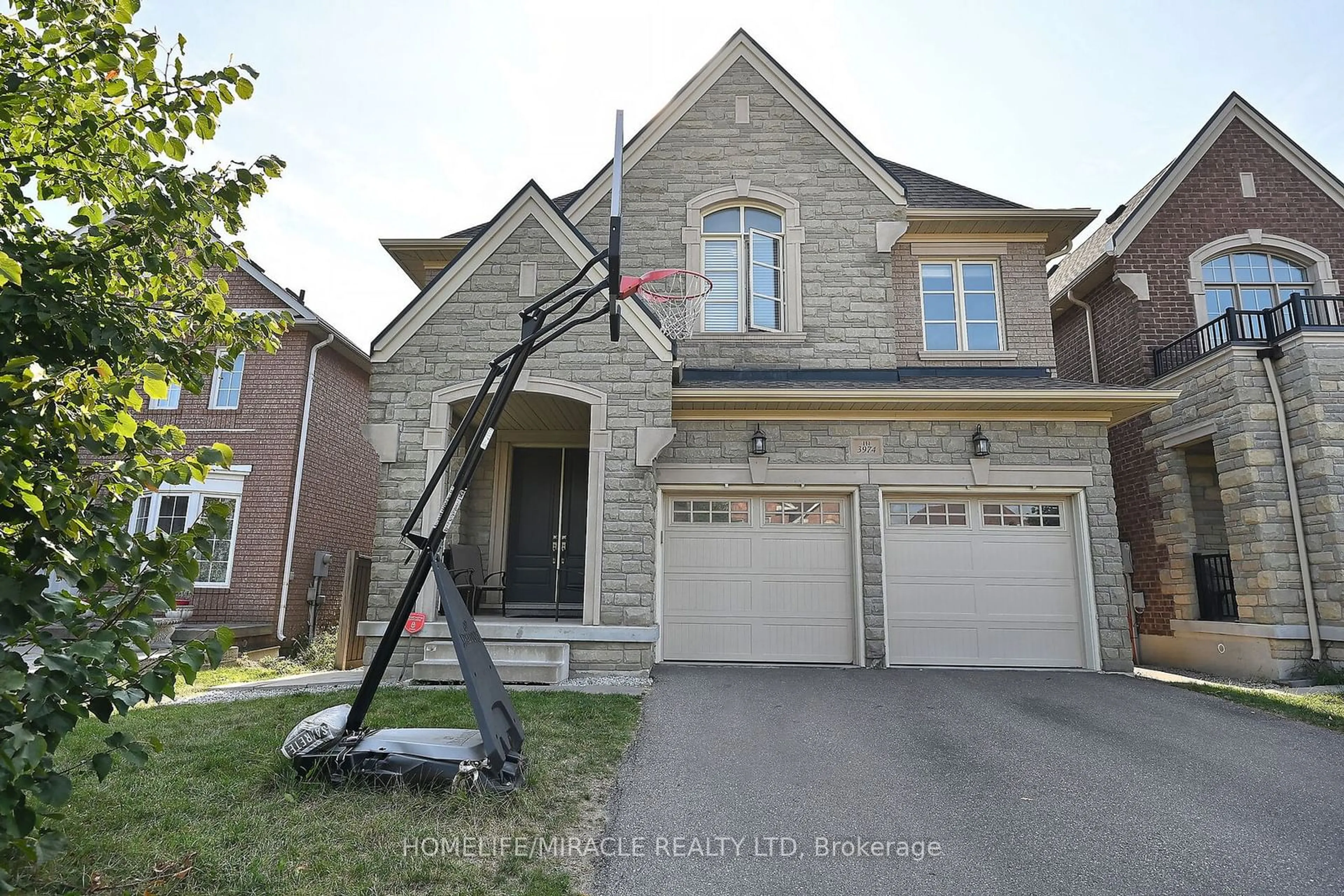 Frontside or backside of a home, the street view for 3974 WORTHVIEW Pl, Mississauga Ontario L5N 6S7