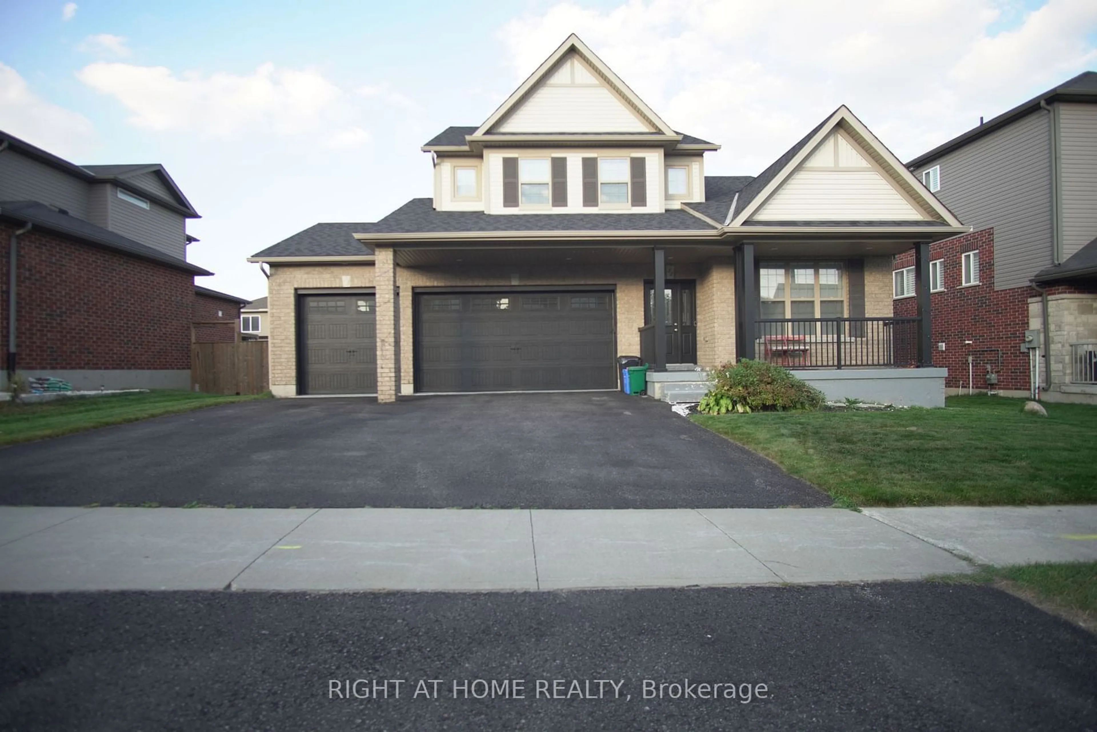 Frontside or backside of a home, the street view for 32 St. Paul's Pl, Orangeville Ontario L9W 0A3