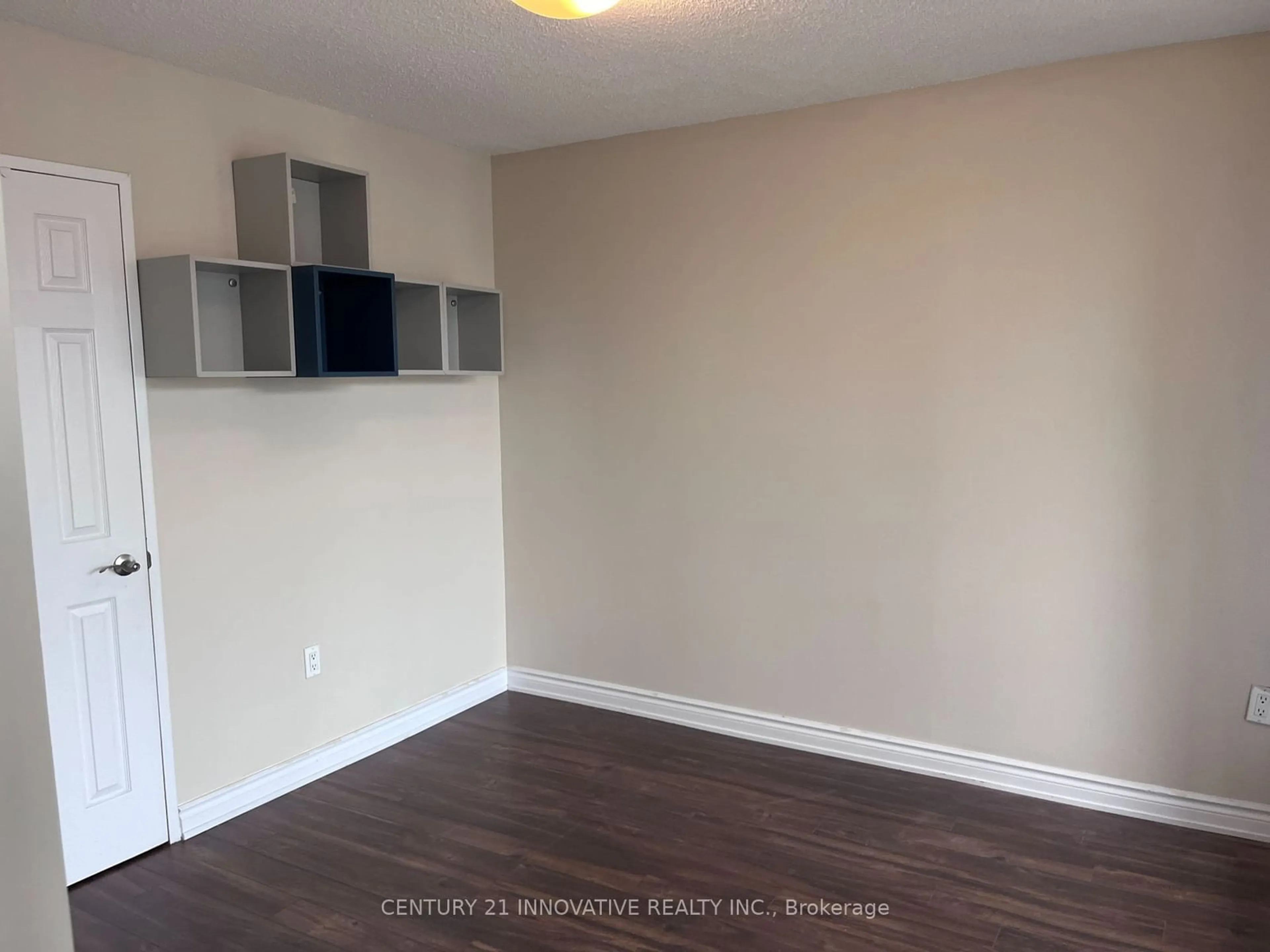 A pic of a room for 3590 Kaneff Cres #1811, Mississauga Ontario L5A 3X3