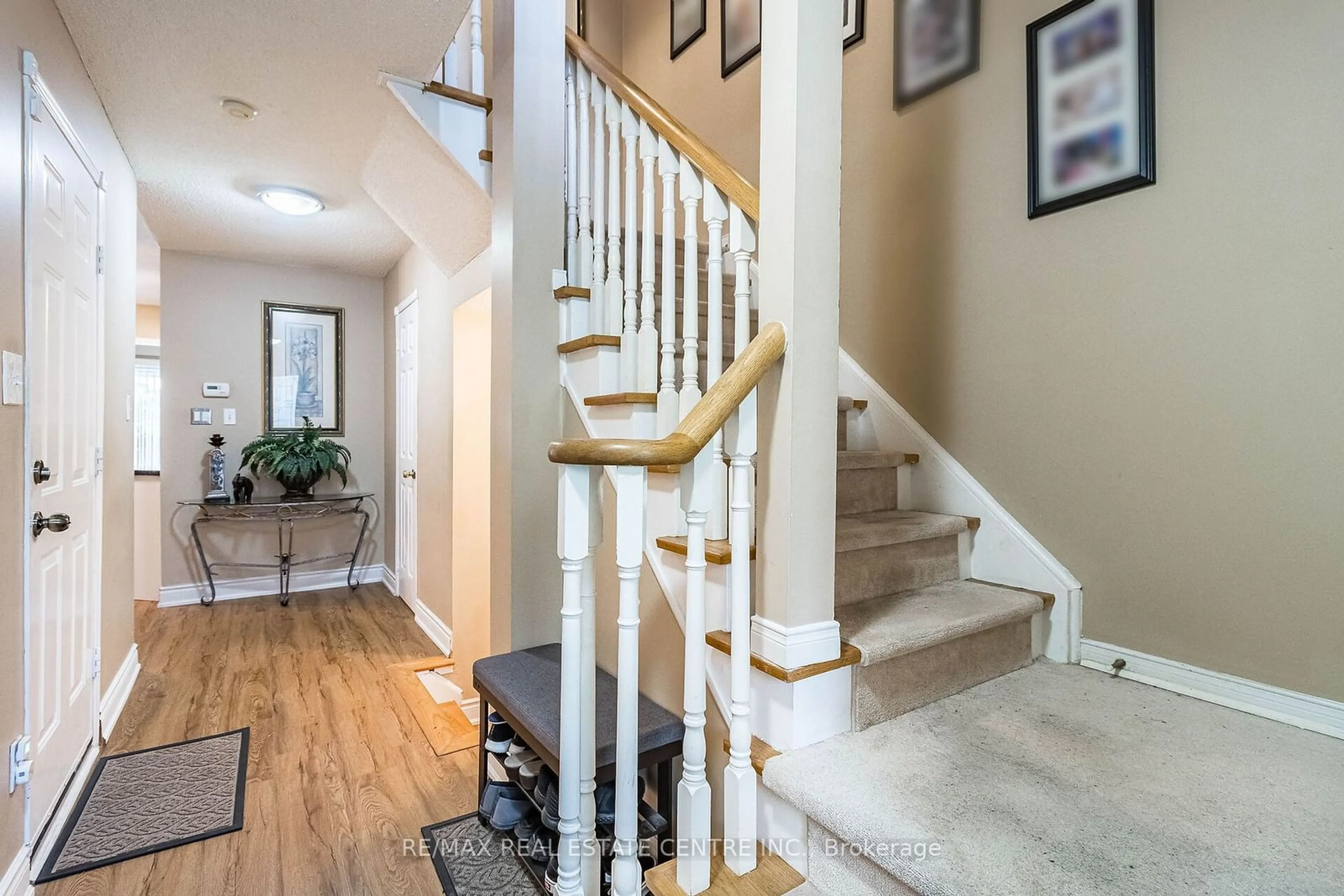 Indoor entryway for 455 Apache Crt #142, Mississauga Ontario L4Z 3W8