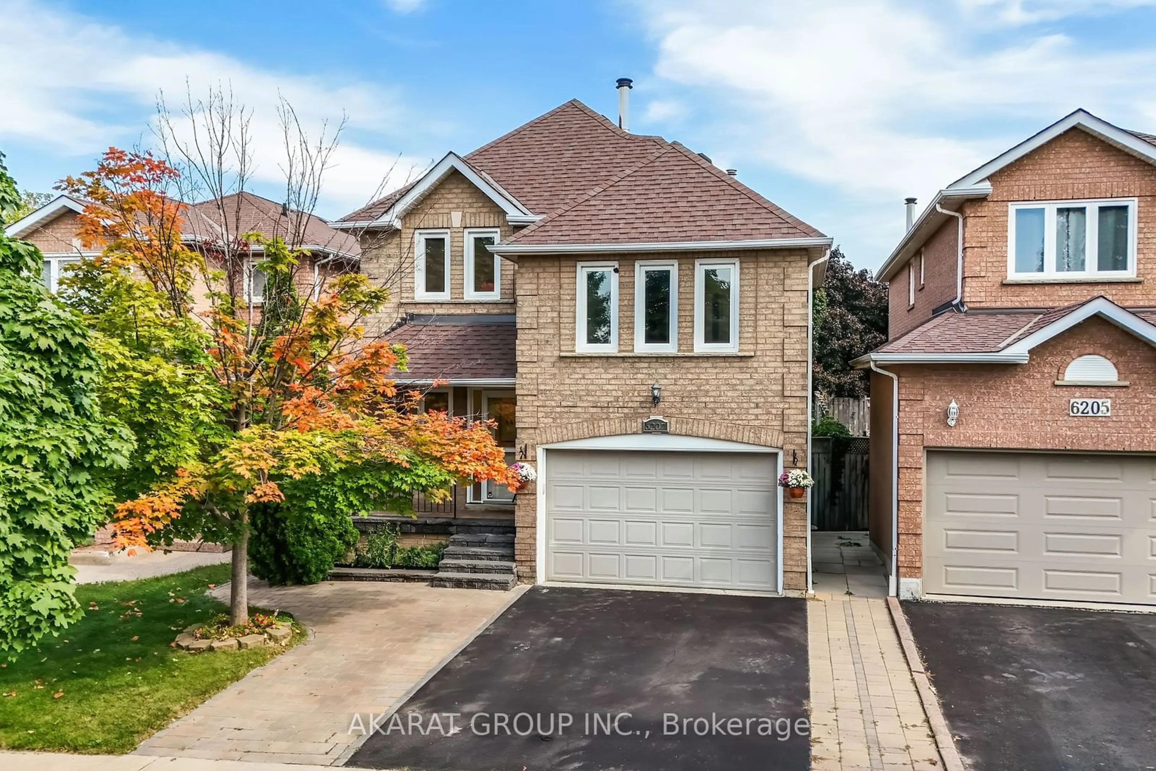 Frontside or backside of a home for 6207 McCracken Dr, Mississauga Ontario L5V 1X9