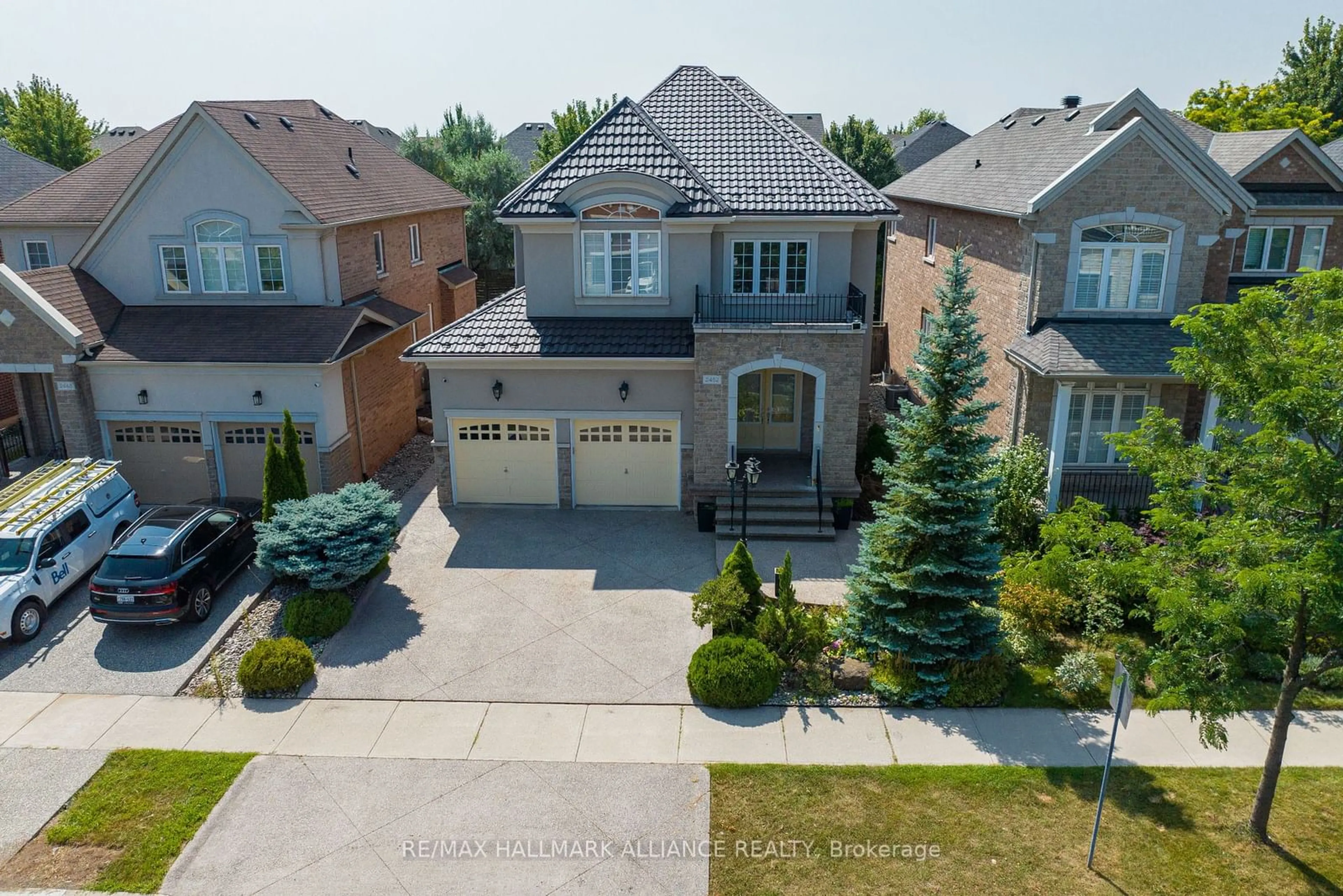 Frontside or backside of a home for 2452 North Ridge Tr, Oakville Ontario L6H 7N6