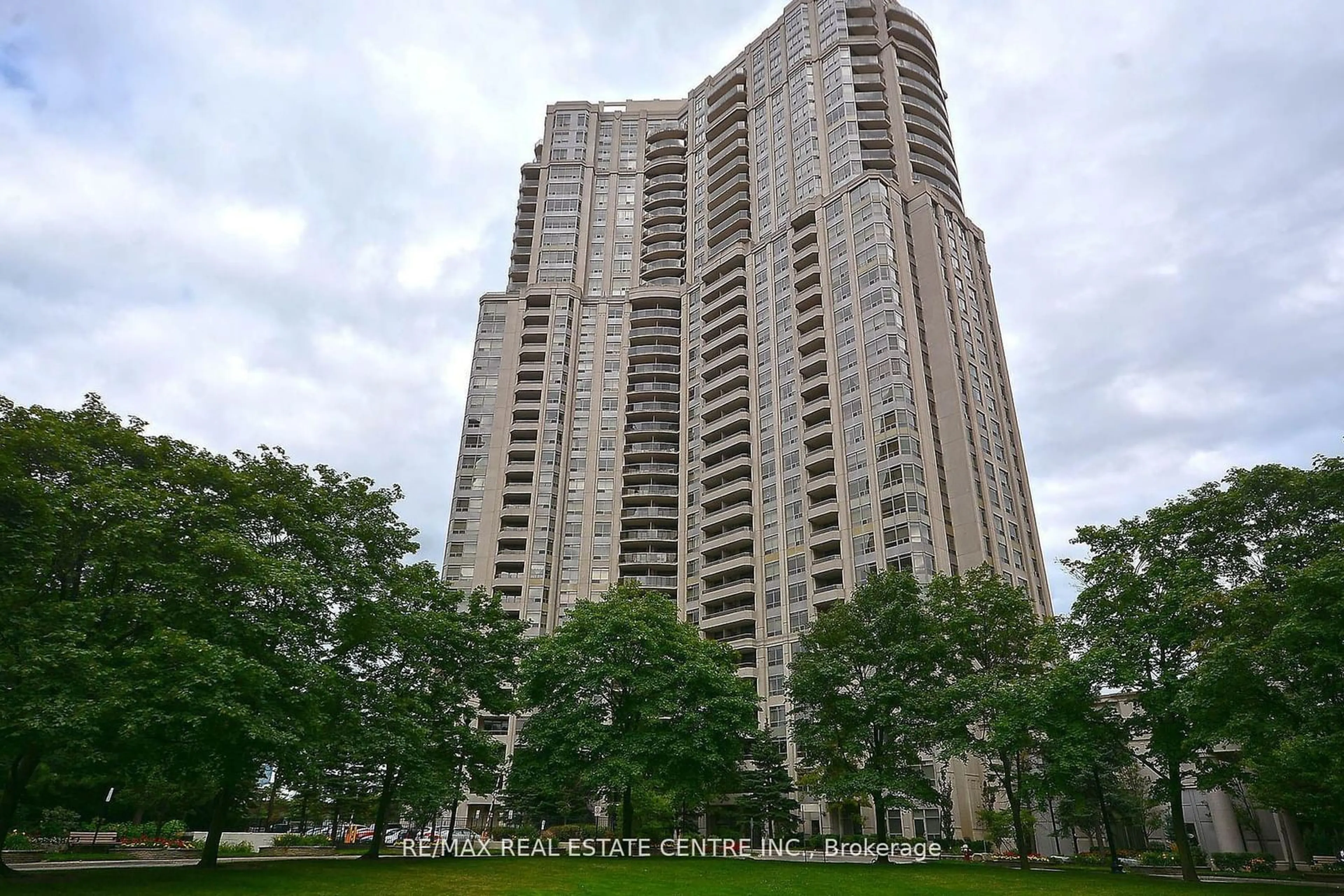 A pic from exterior of the house or condo for 35 Kingsbridge Garden Circ #1905, Mississauga Ontario L5R 3Z5