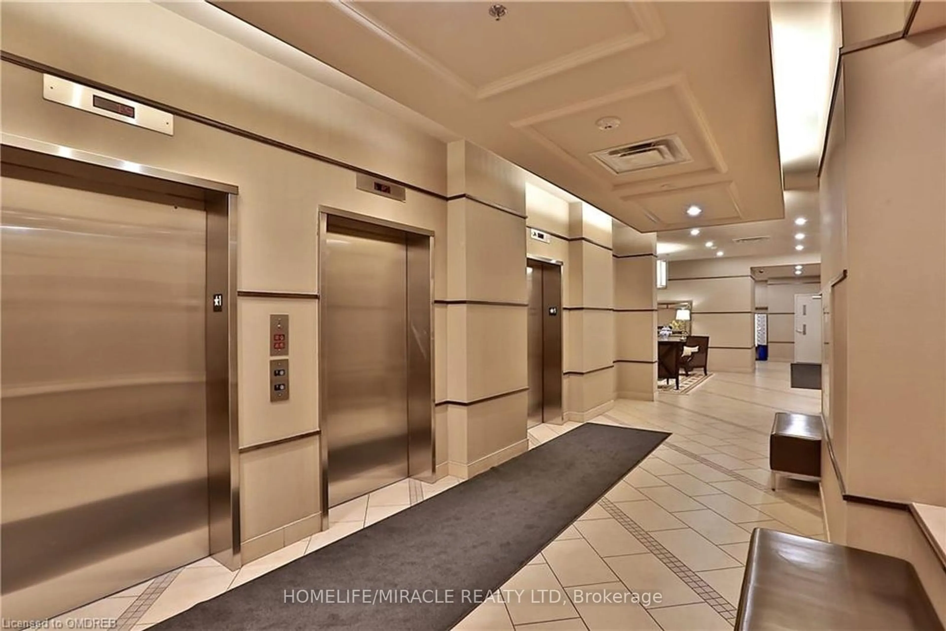 Indoor lobby, unknown floor for 9 George St #1710, Brampton Ontario L6X 0T6