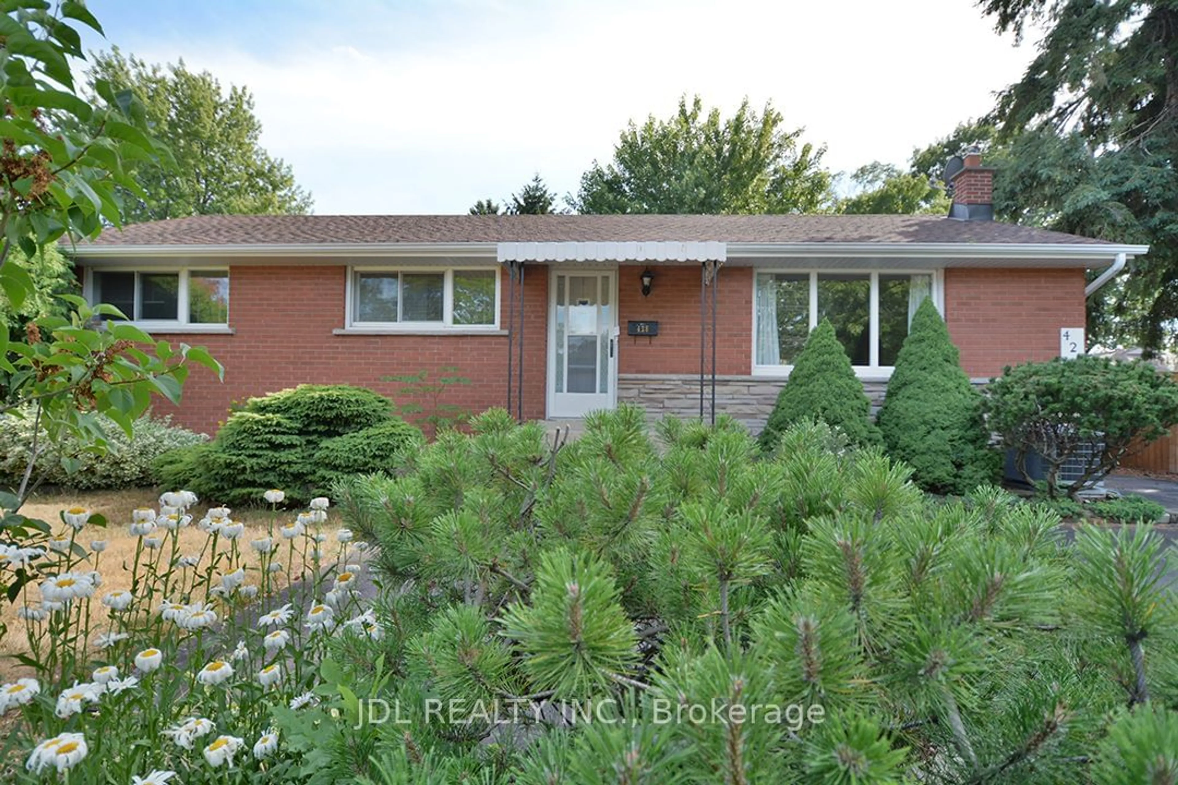 Home with brick exterior material for 428 Henderson Rd, Burlington Ontario L7L 2P8