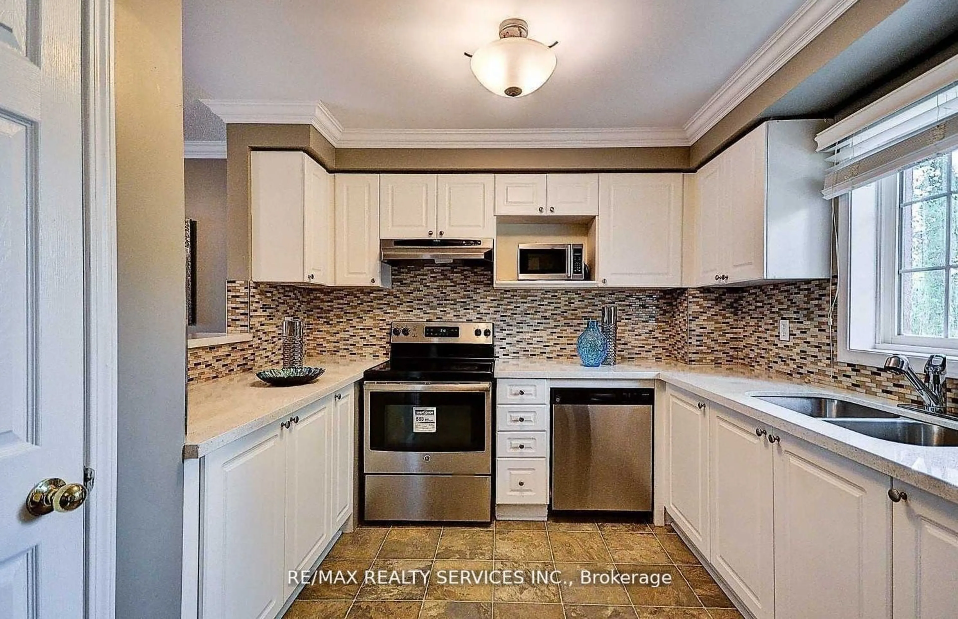 Standard kitchen, ceramic/tile floor for 4950 Rathkeale Rd #19, Mississauga Ontario L5V 2L8