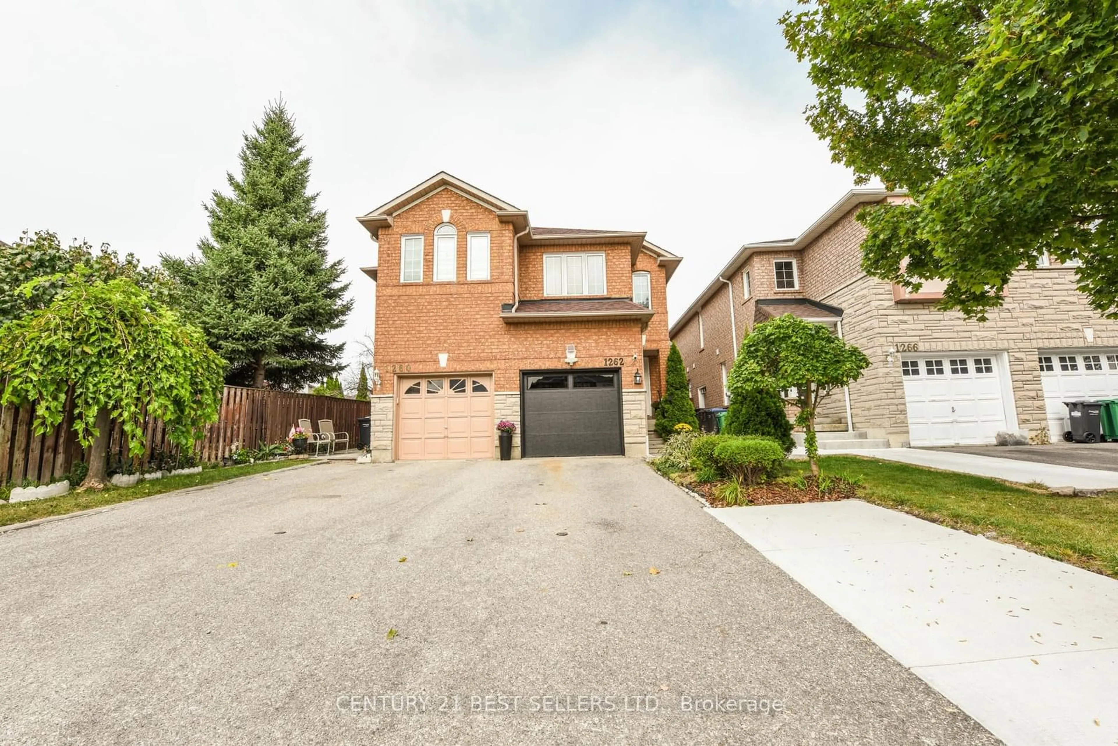 Frontside or backside of a home for 1262 Foxglove Pl, Mississauga Ontario L5V 2N3