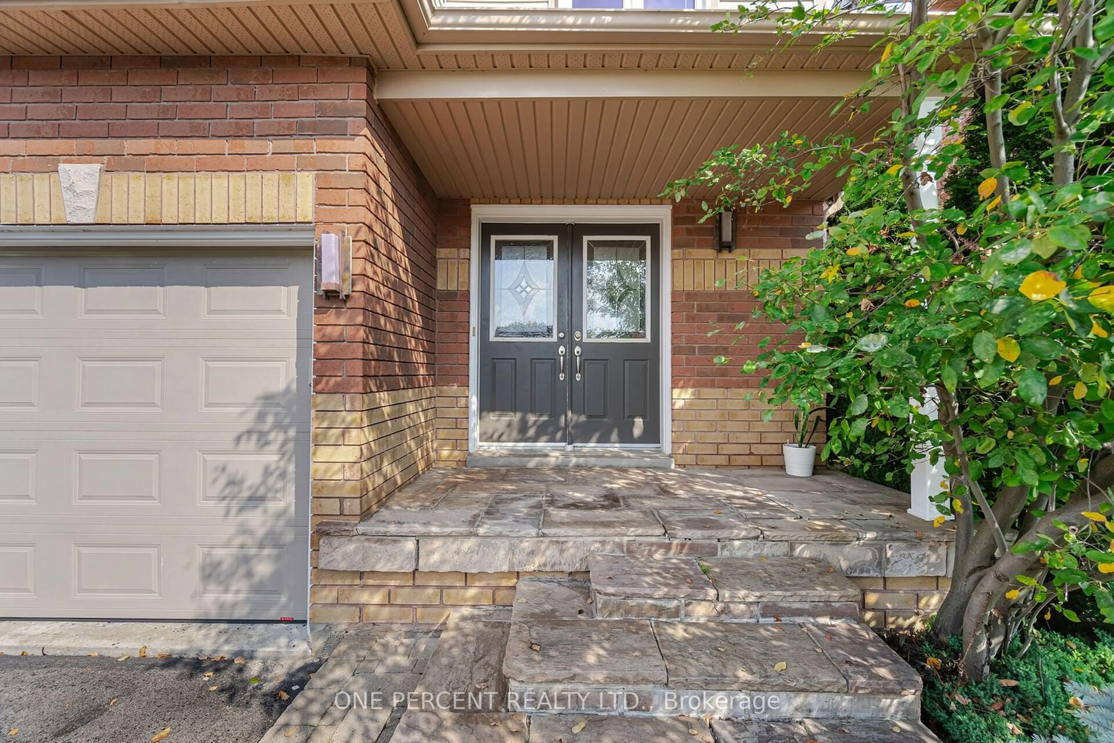 Indoor entryway for 86 Atwood Ave, Halton Hills Ontario L7G 6A1