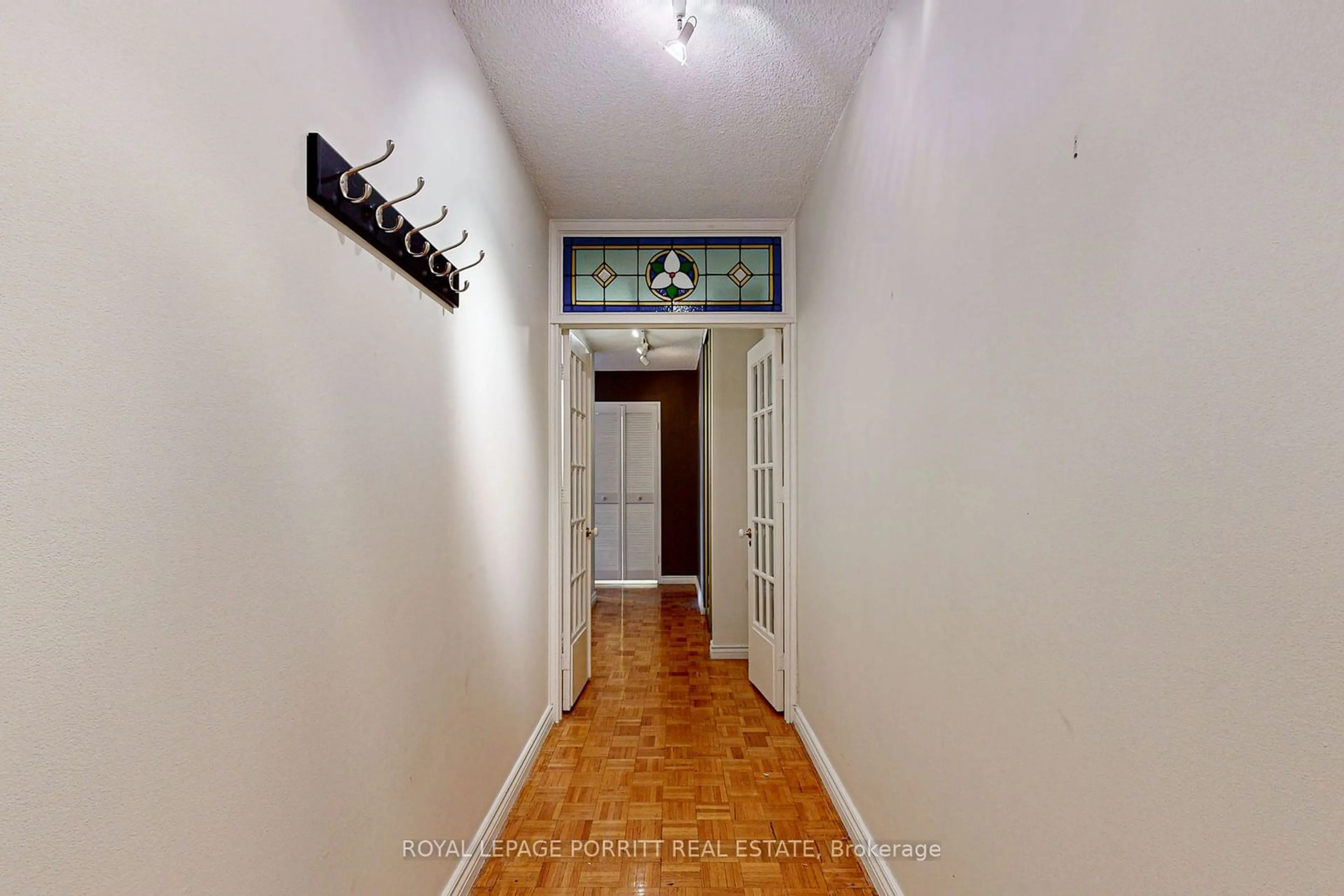 Indoor entryway for 1515 Lakeshore Rd #1108, Mississauga Ontario L5E 3E3