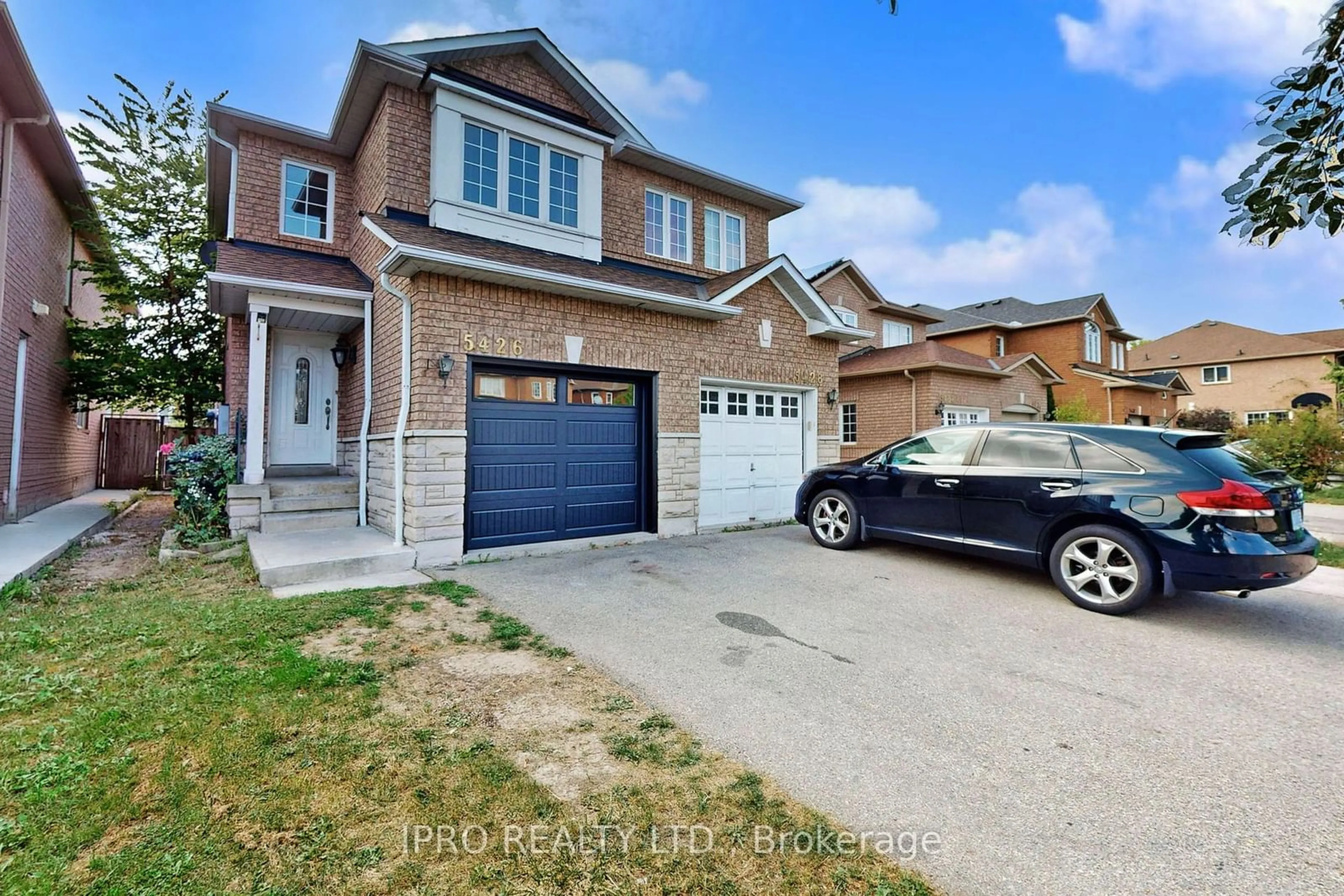 Frontside or backside of a home for 5426 Sweetgrass Gate, Mississauga Ontario L5V 2N1