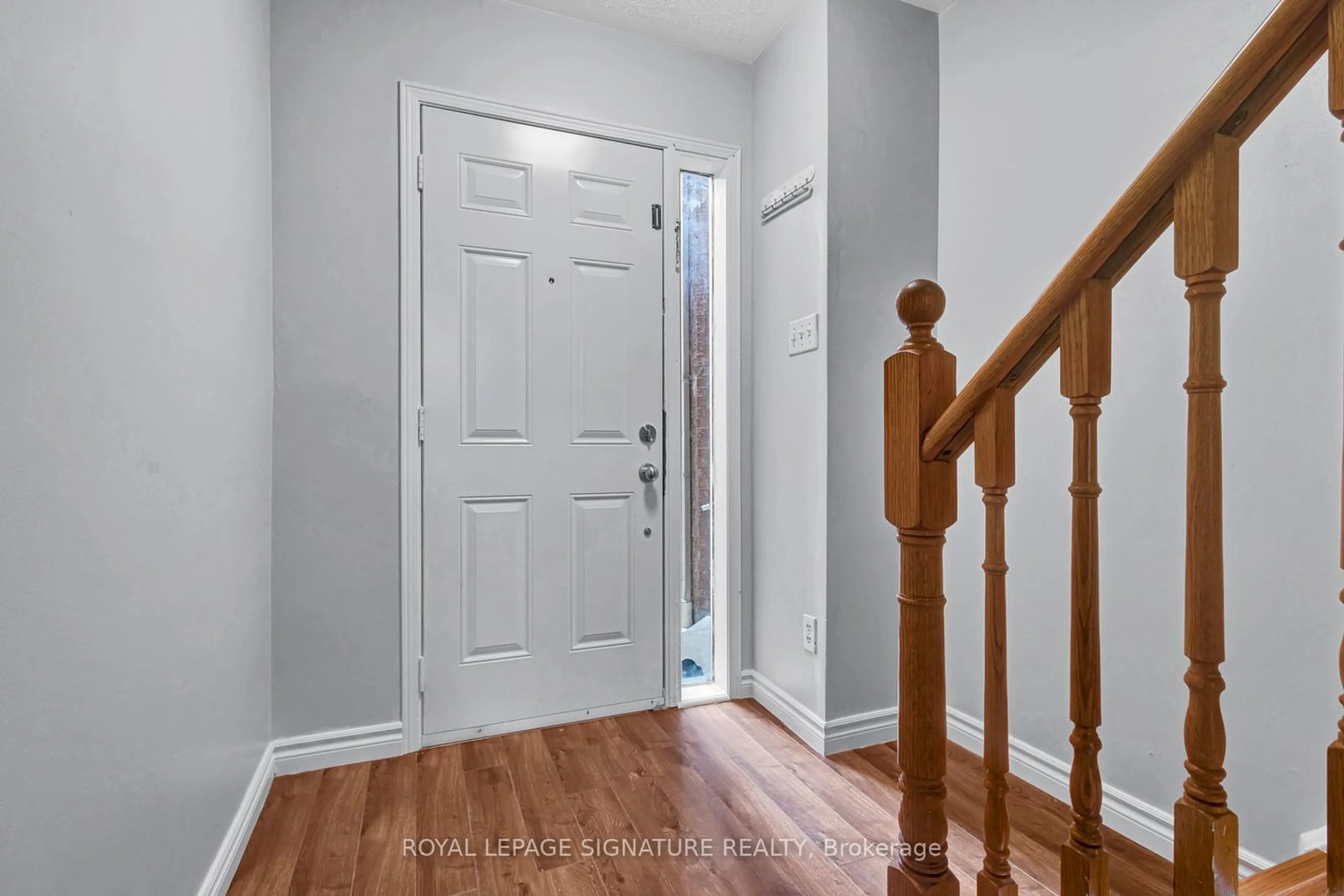 Indoor entryway for 99 Bristol Rd #165, Mississauga Ontario L6Z 3P4