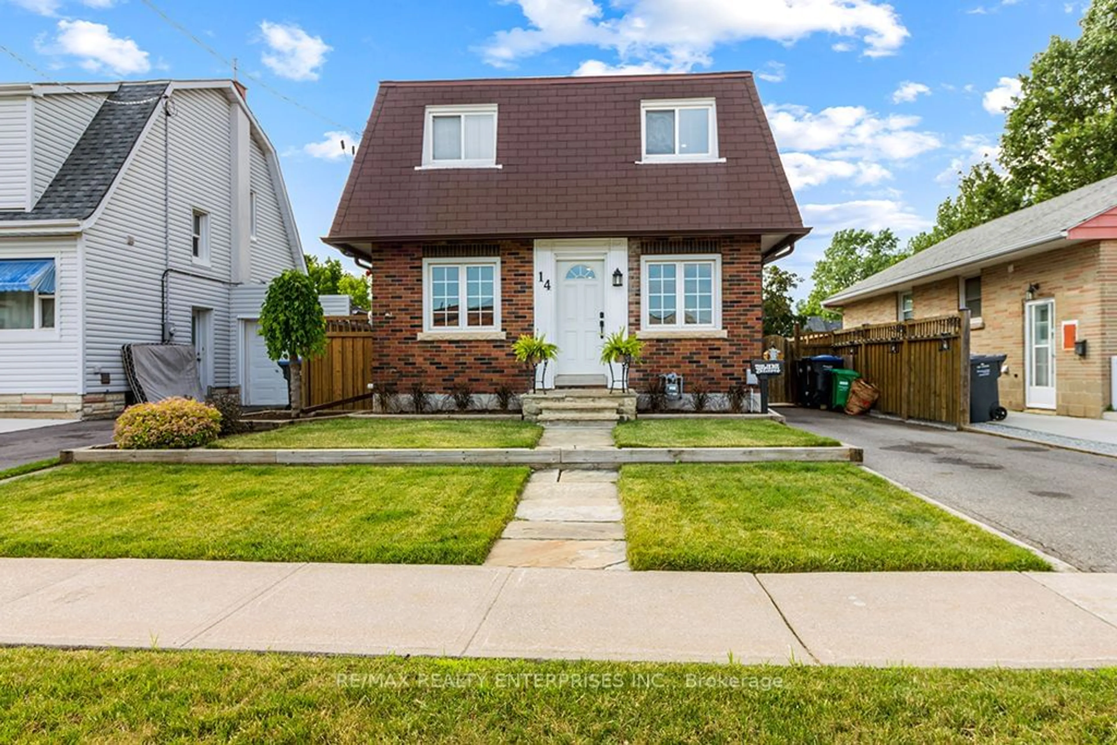 Frontside or backside of a home for 14 Royce Ave, Brampton Ontario L6Y 1J5