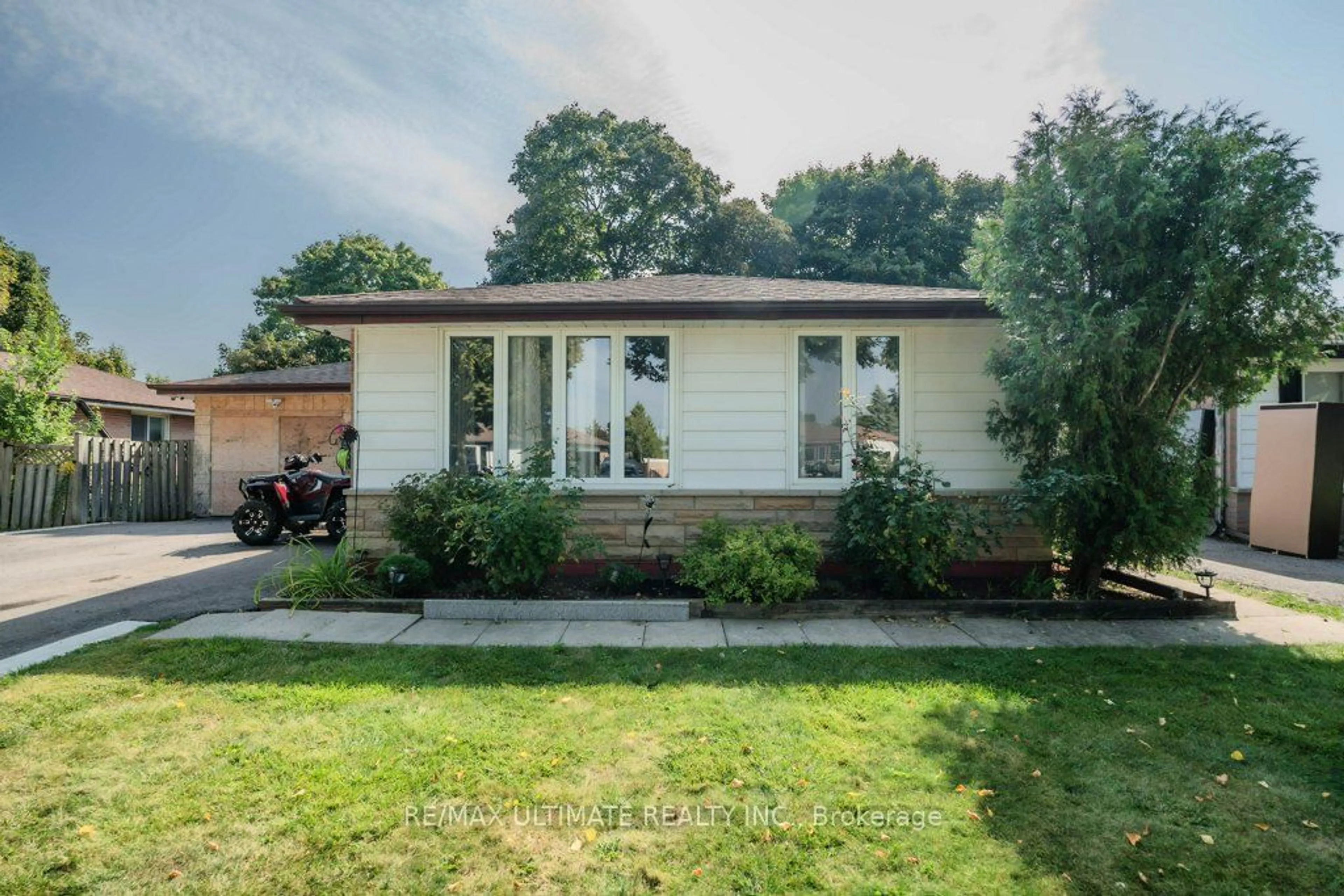 Frontside or backside of a home for 50 Belmont Dr, Brampton Ontario L6T 2K3