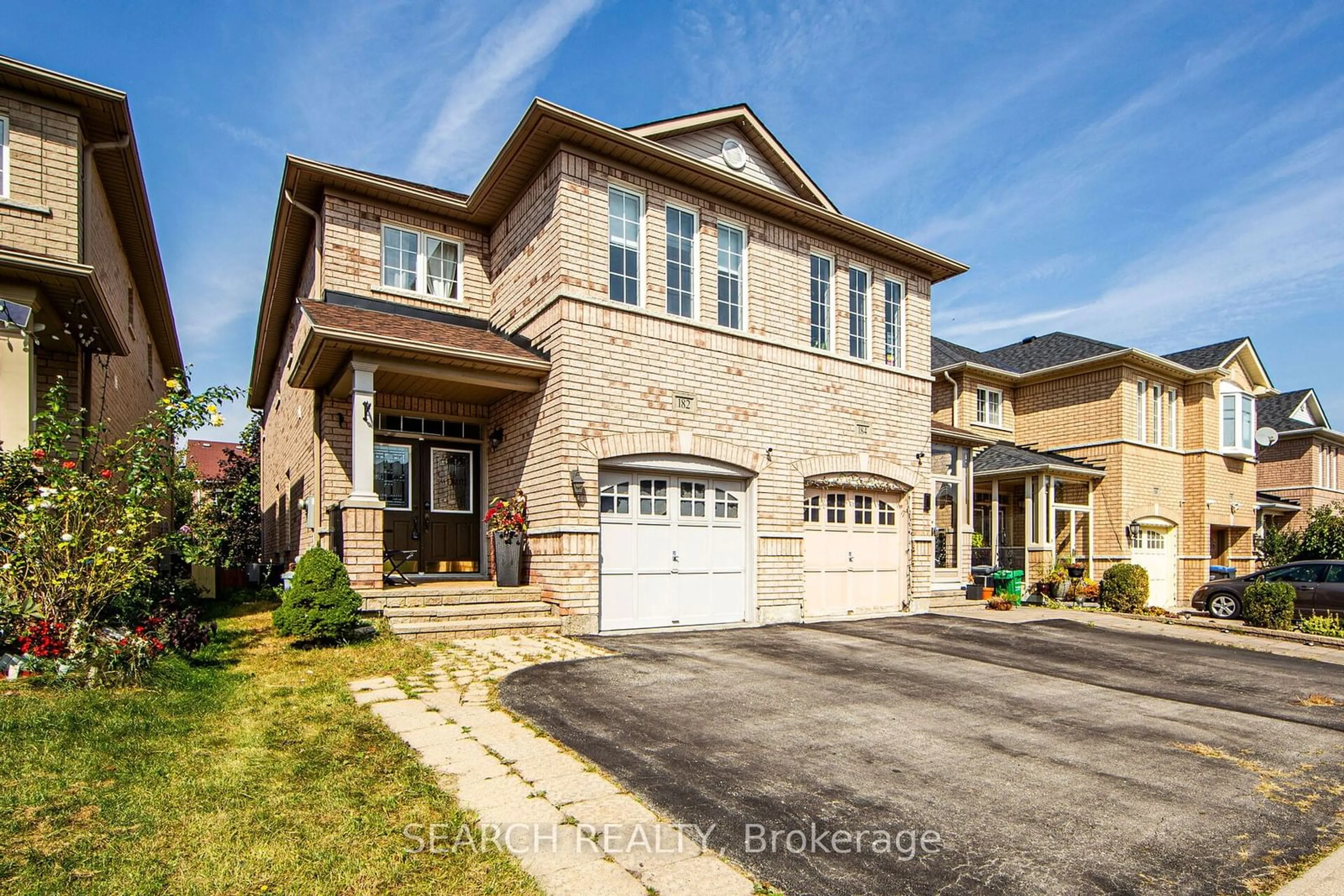 Frontside or backside of a home for 182 Breton Ave, Mississauga Ontario L4Z 4K4