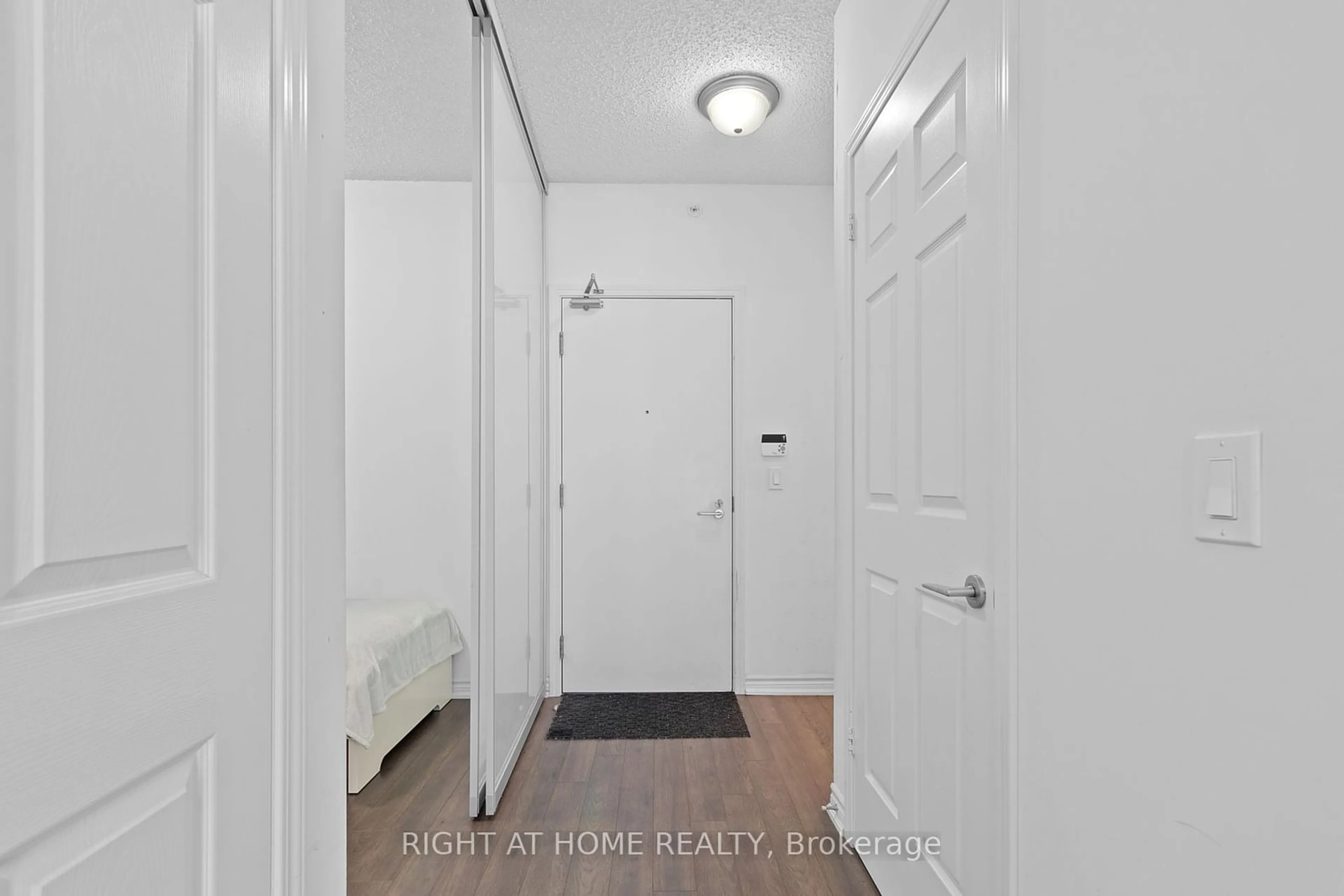 Indoor entryway for 15 James Finlay Way #635, Toronto Ontario M3M 0B3