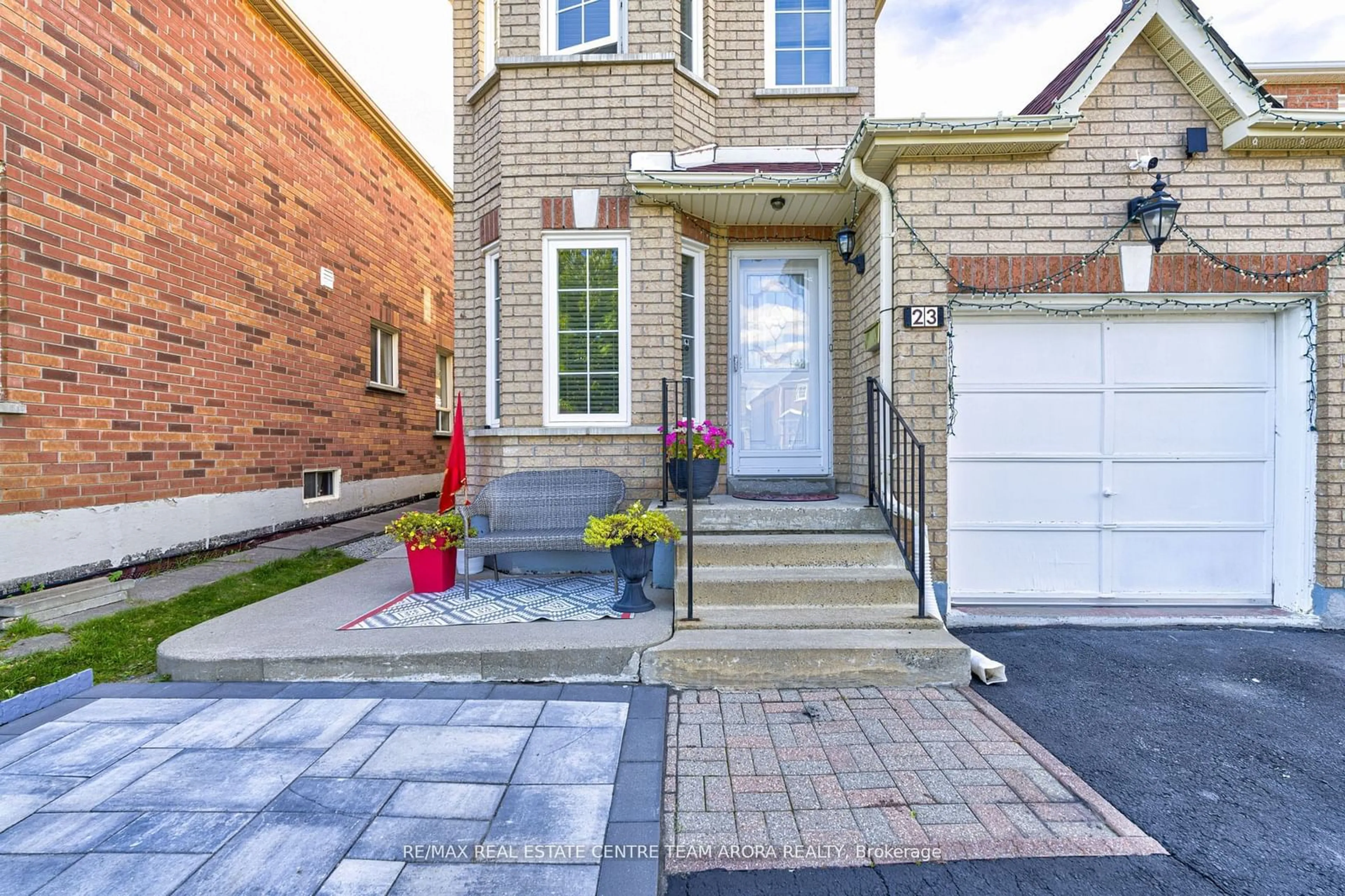 Home with brick exterior material for 23 Arthurs Cres, Brampton Ontario L6Y 4Y2