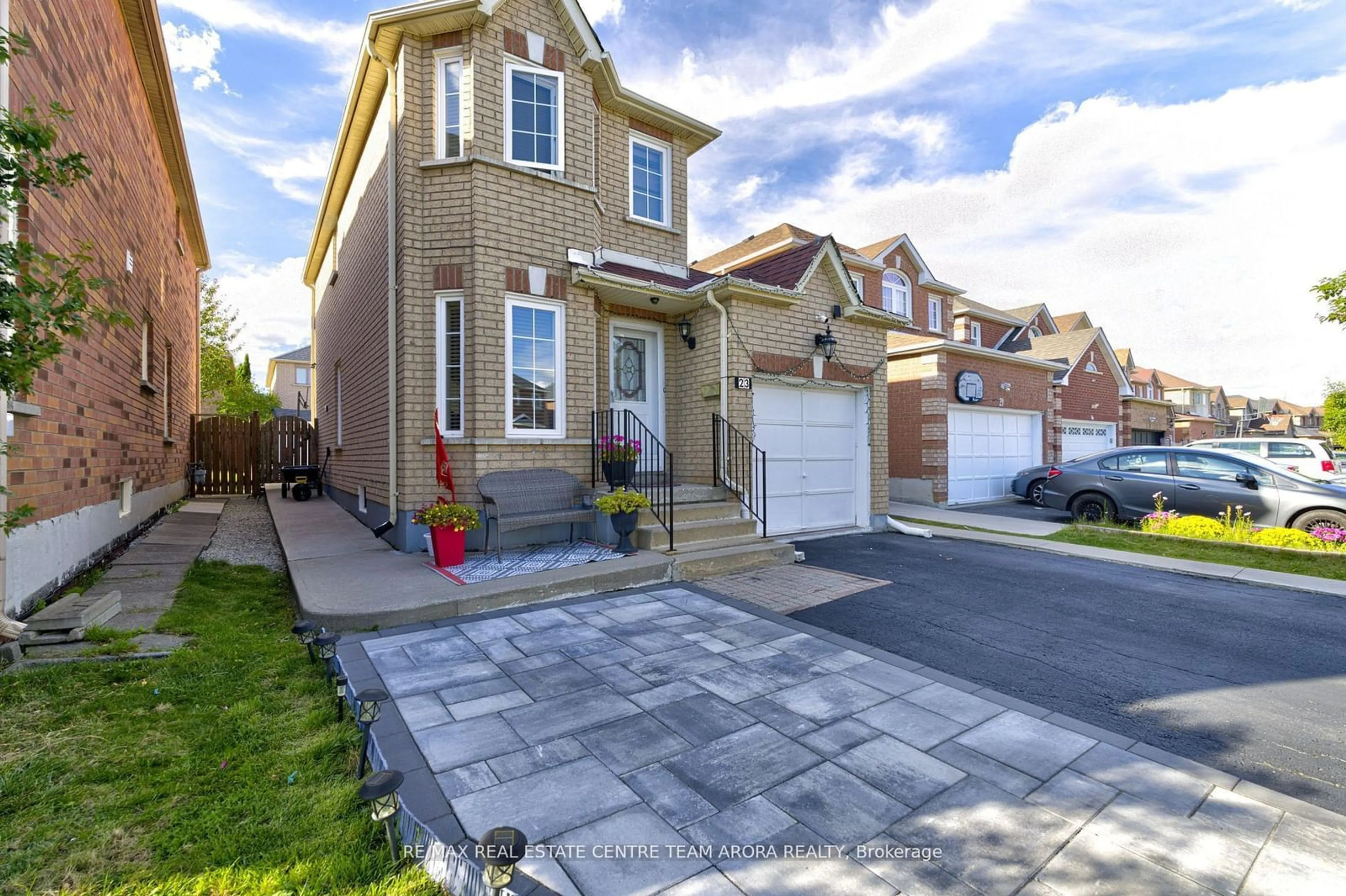 Frontside or backside of a home, the street view for 23 Arthurs Cres, Brampton Ontario L6Y 4Y2