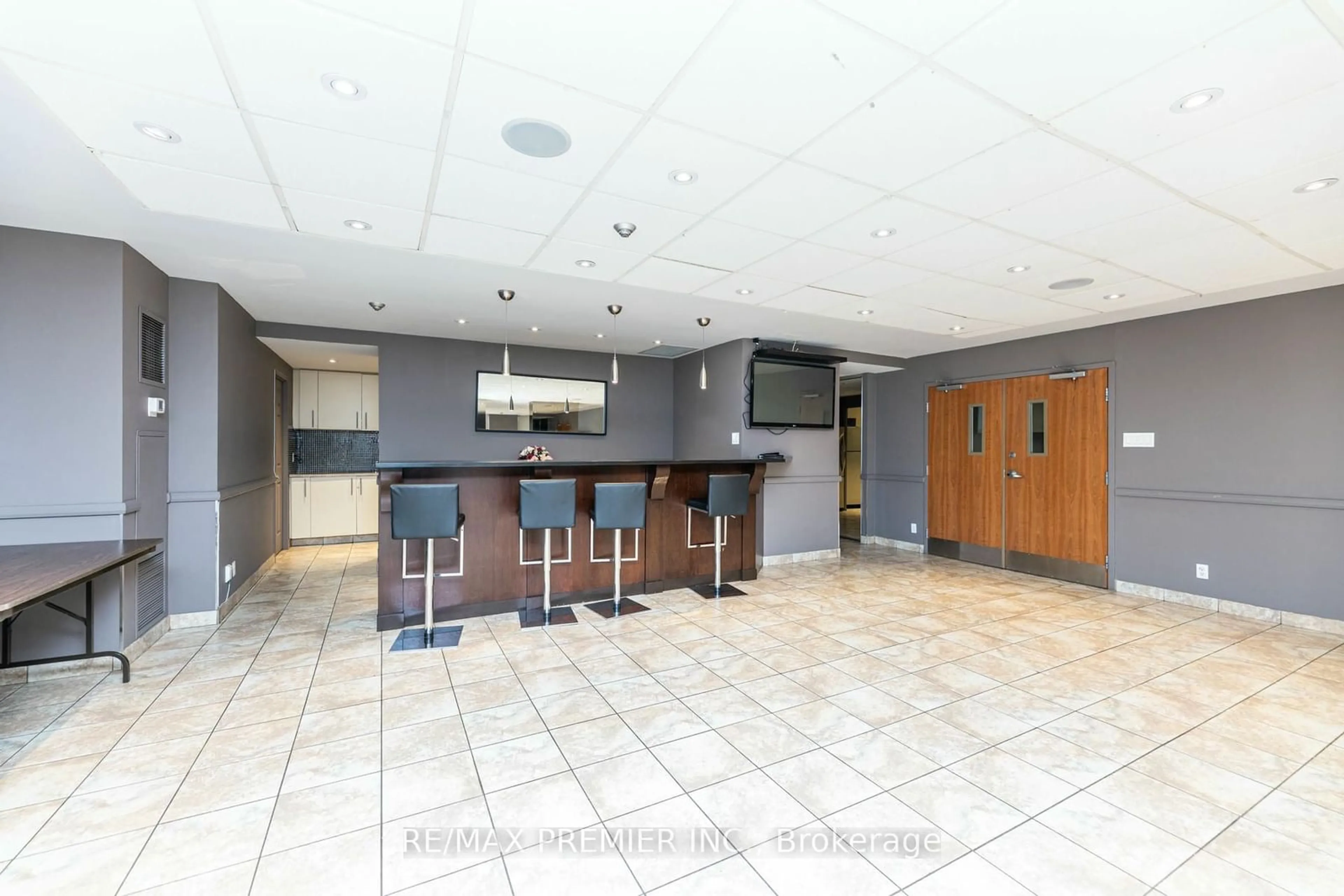 Indoor lobby, unknown floor for 6 Humberline Dr #522, Toronto Ontario M9W 6X8