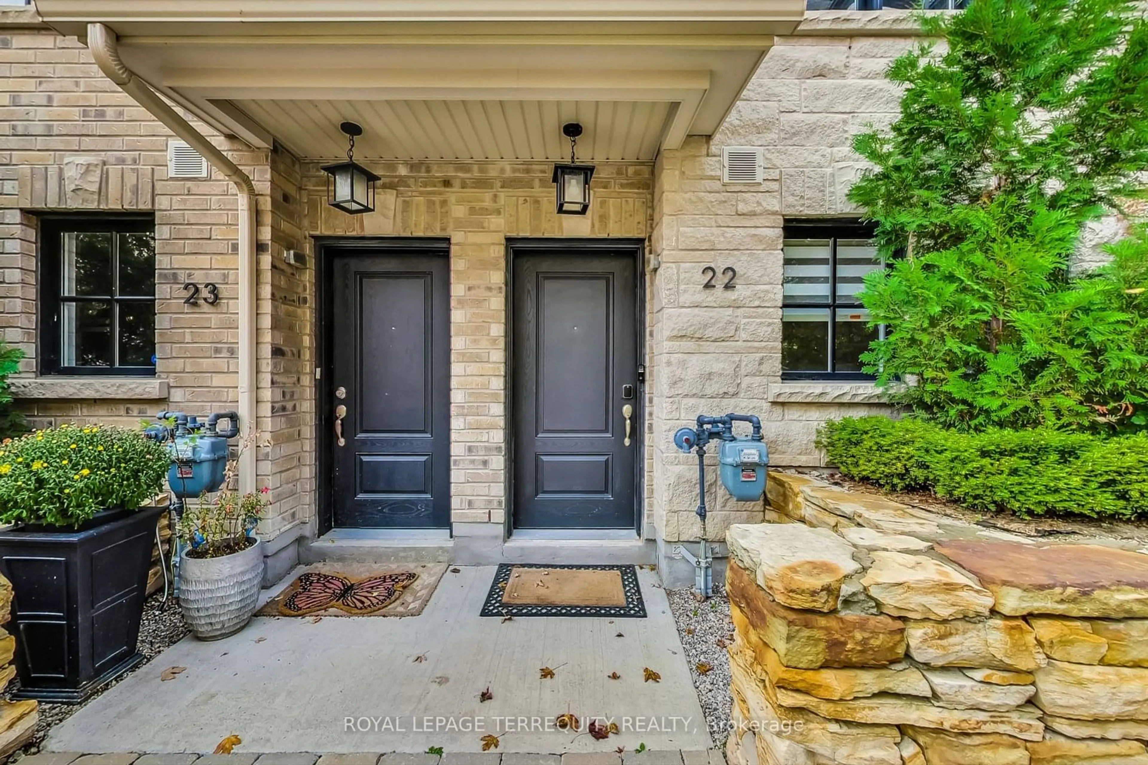 Indoor entryway, wood floors for 80 Daisy Ave #22, Toronto Ontario M8W 0B7