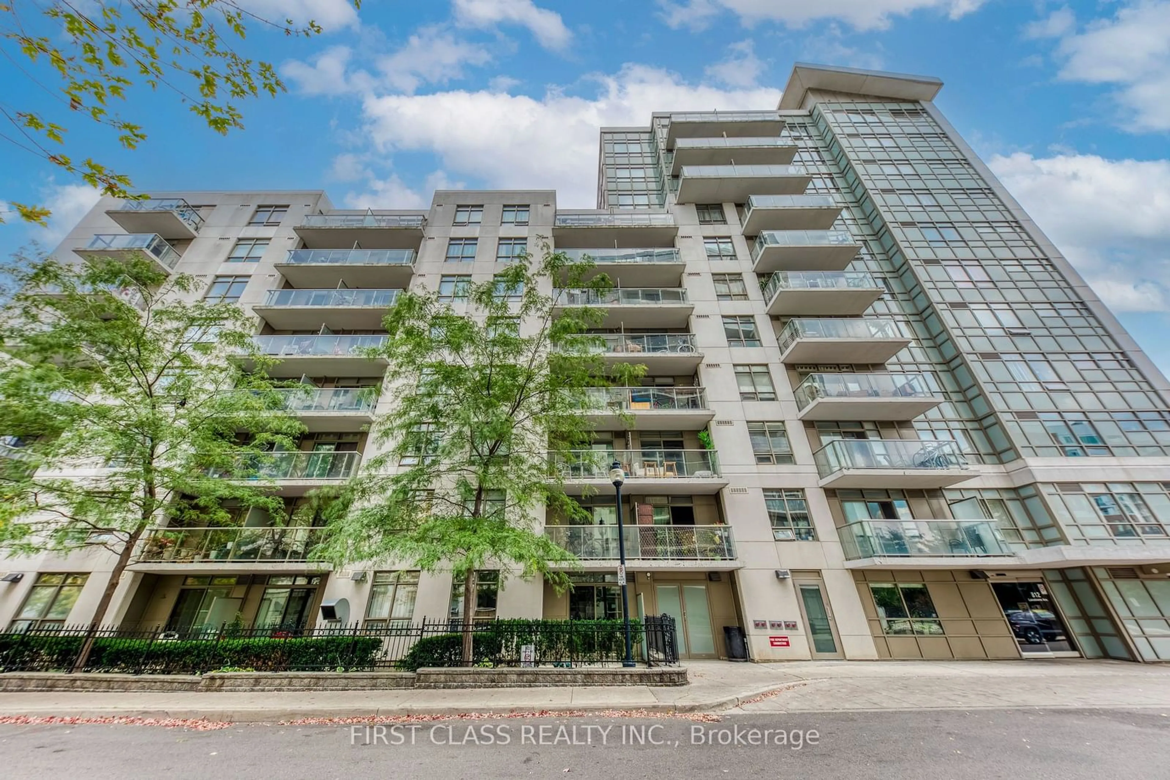 A pic from exterior of the house or condo for 812 Lansdowne Ave #1206, Toronto Ontario M6H 4K5