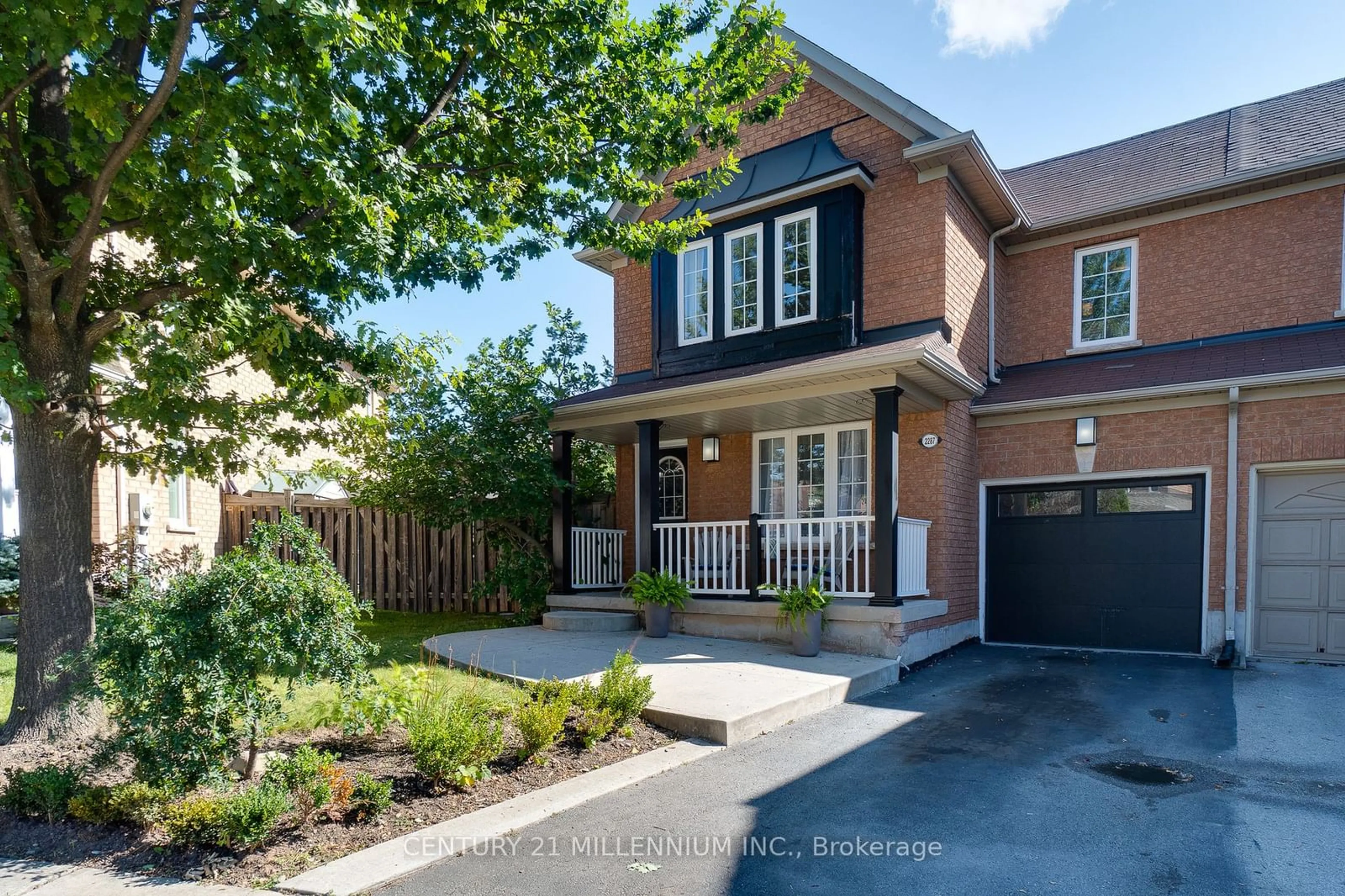 Home with brick exterior material for 2287 Saddlecreek Cres, Oakville Ontario L6M 5J6