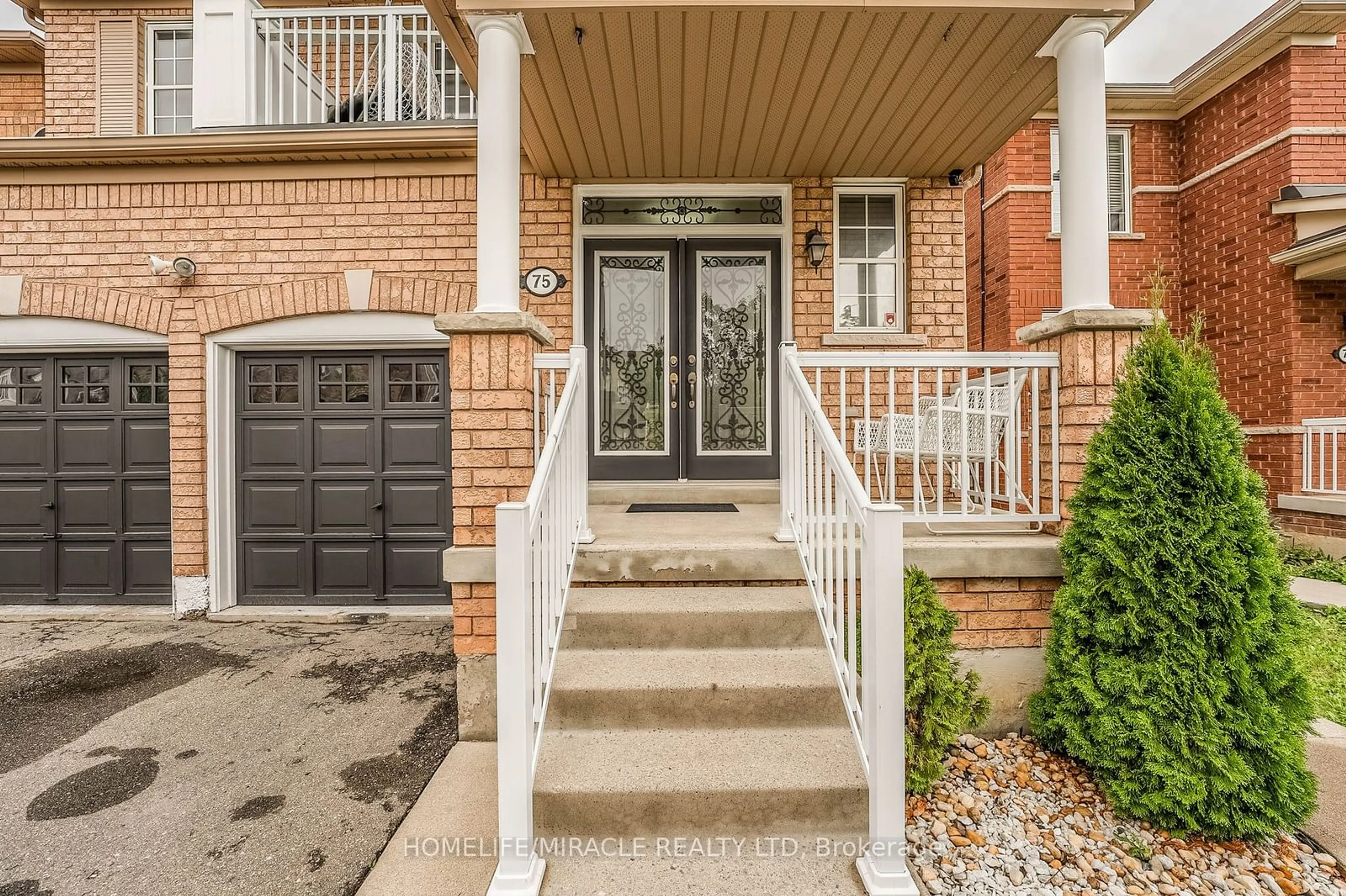 Indoor entryway for 75 Iron Block Dr, Brampton Ontario L7A 0J1