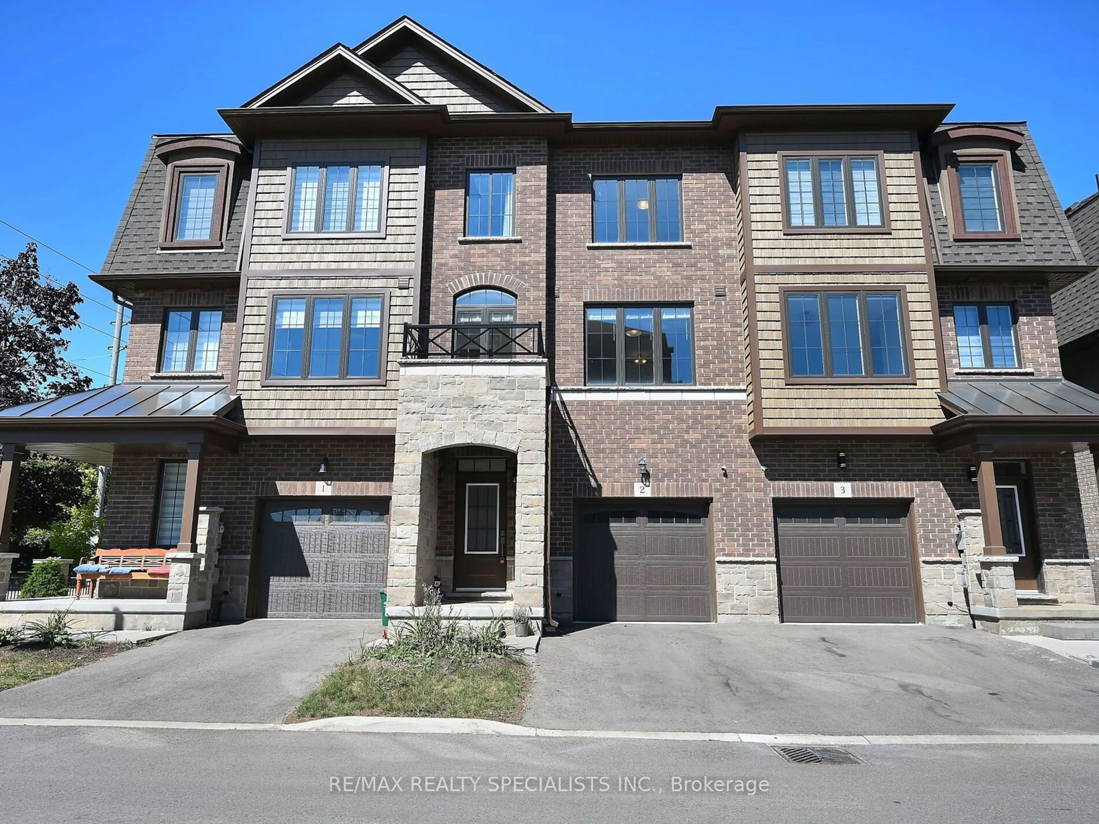 A pic from exterior of the house or condo for 445 Ontario St #2, Milton Ontario L9T 9K2