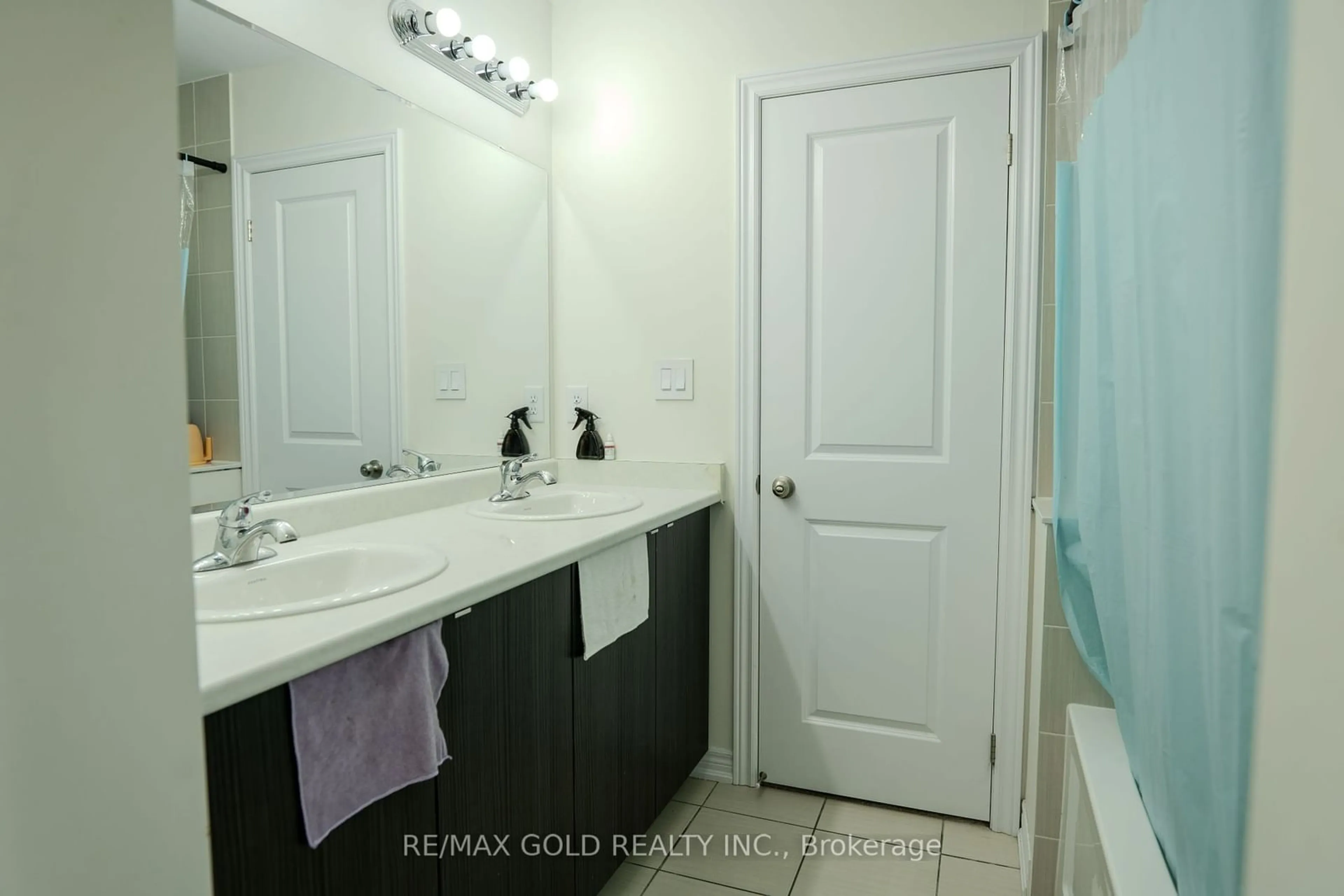 Bathroom, unknown floor for 269 Thornbush Blvd, Brampton Ontario L7A 5K1