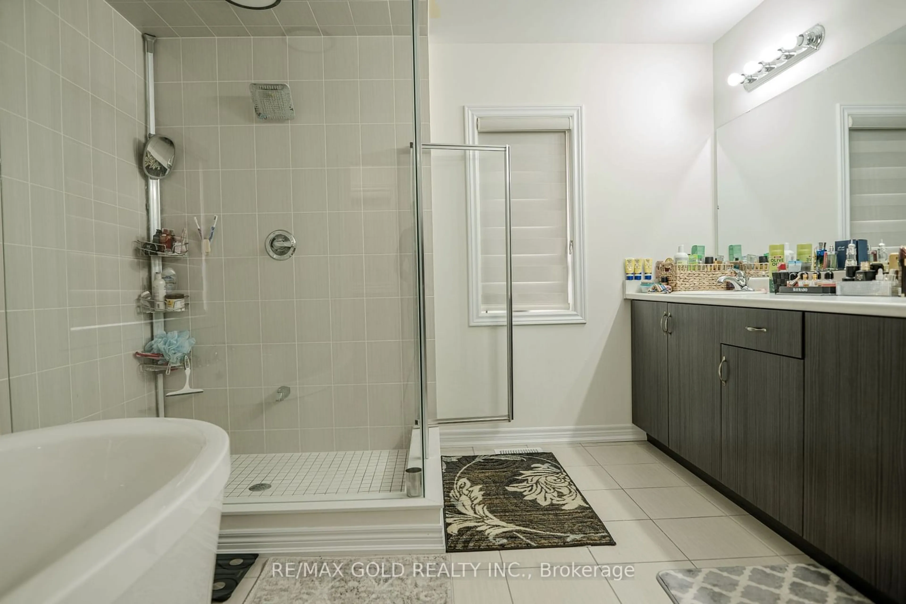 Bathroom, ceramic floors for 269 Thornbush Blvd, Brampton Ontario L7A 5K1