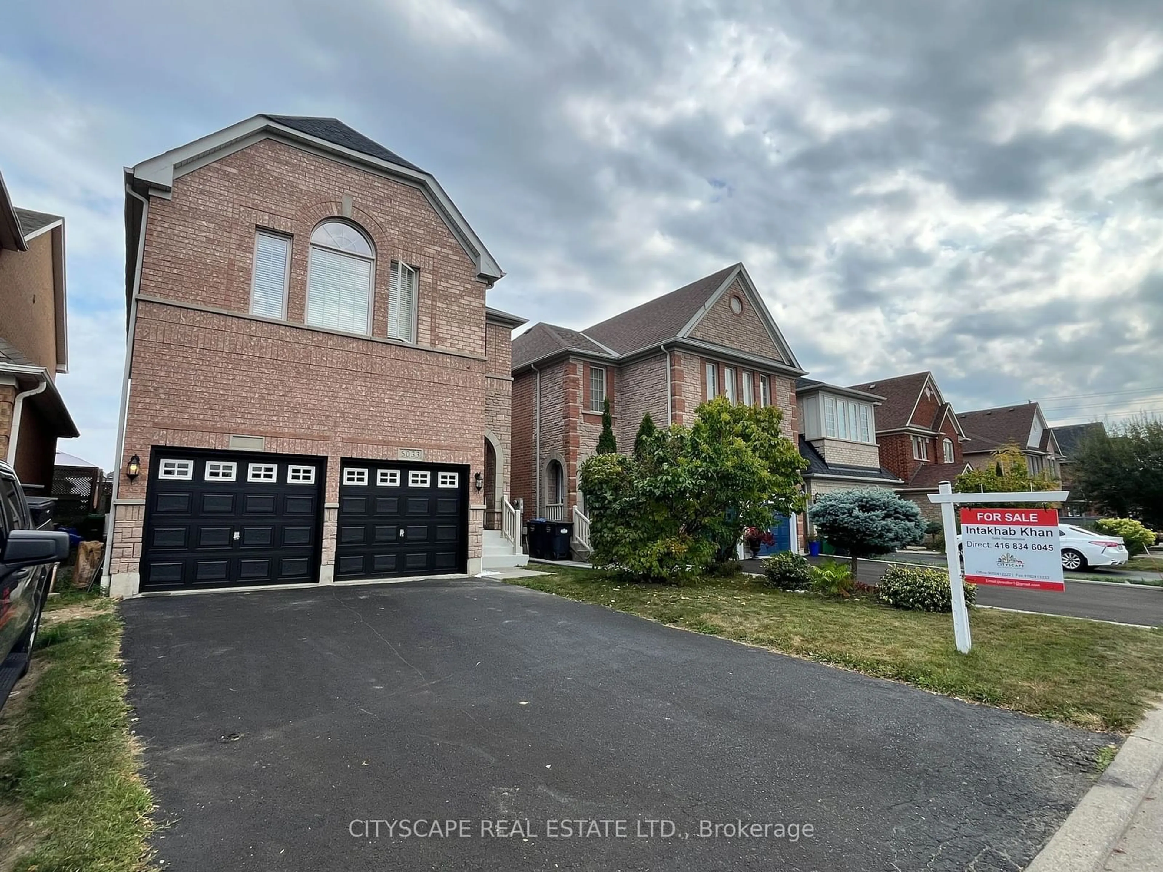 Frontside or backside of a home, the street view for 5033 Dubonet Dr, Mississauga Ontario L5M 7X1