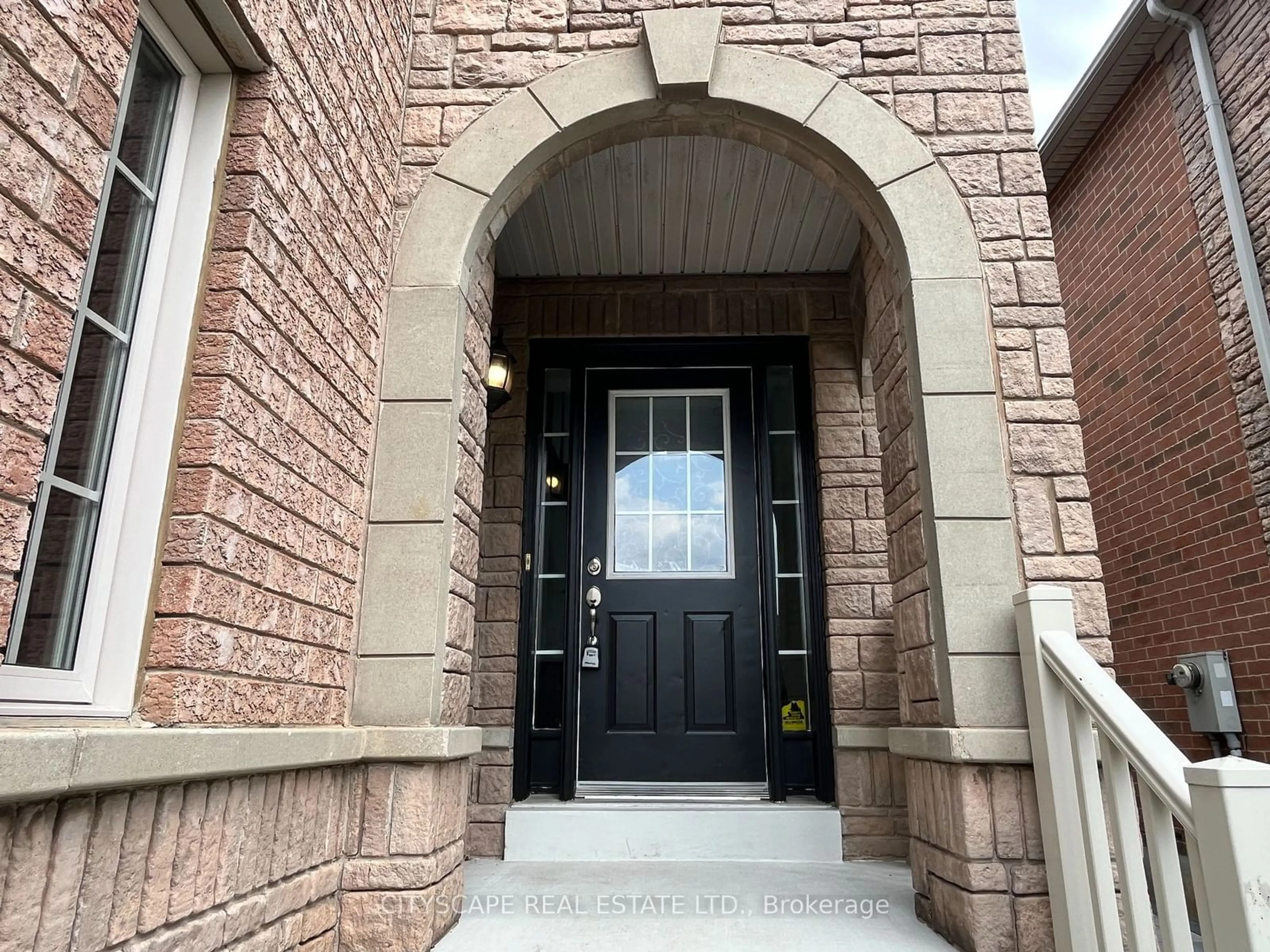 Indoor entryway, cement floor for 5033 Dubonet Dr, Mississauga Ontario L5M 7X1