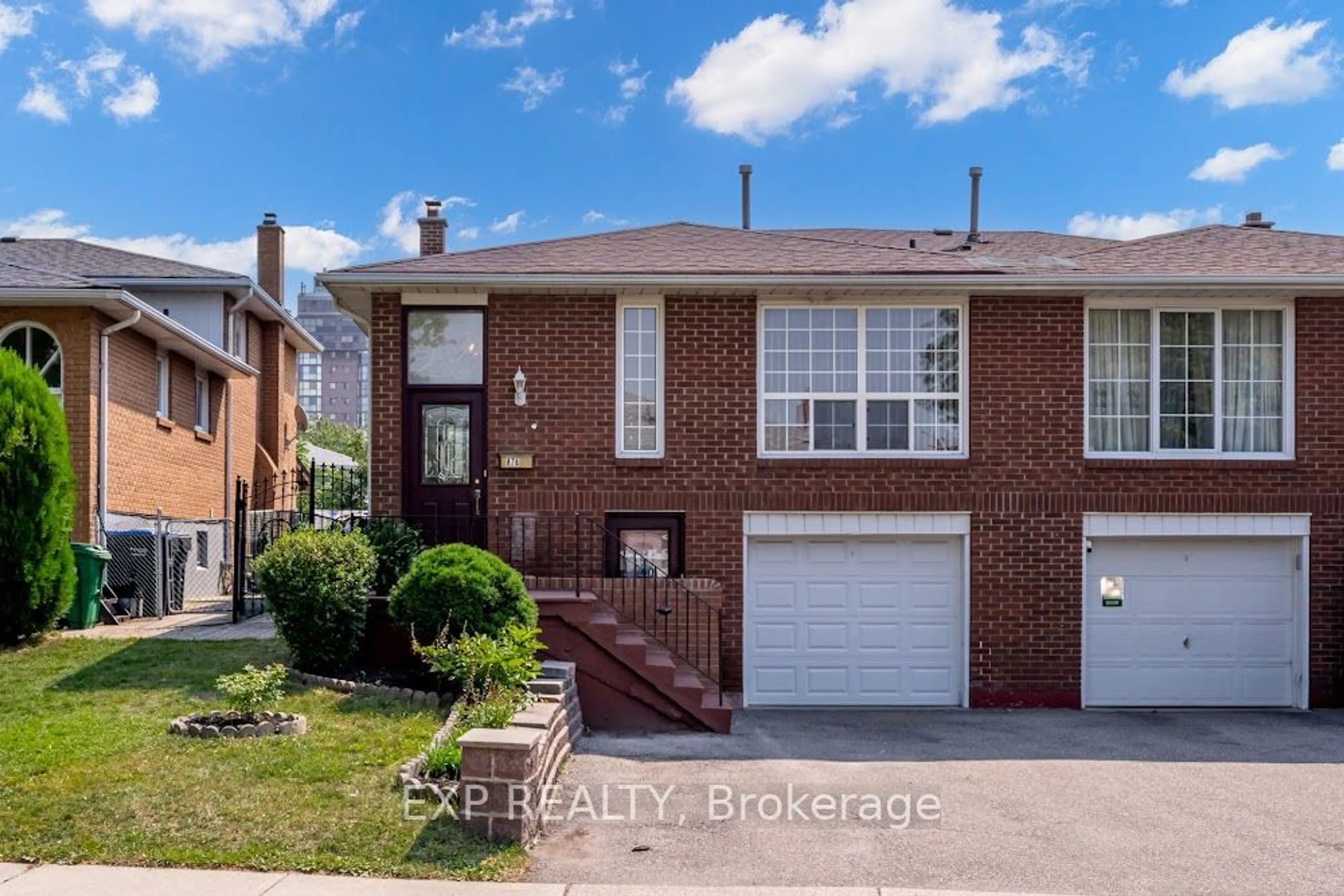 Frontside or backside of a home for 876 Blairholm Ave, Mississauga Ontario L5C 1G4